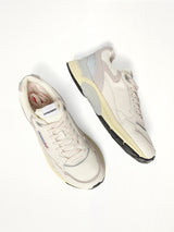 Hyperway Low Sneaker in White/Grey Top View | AUTRY