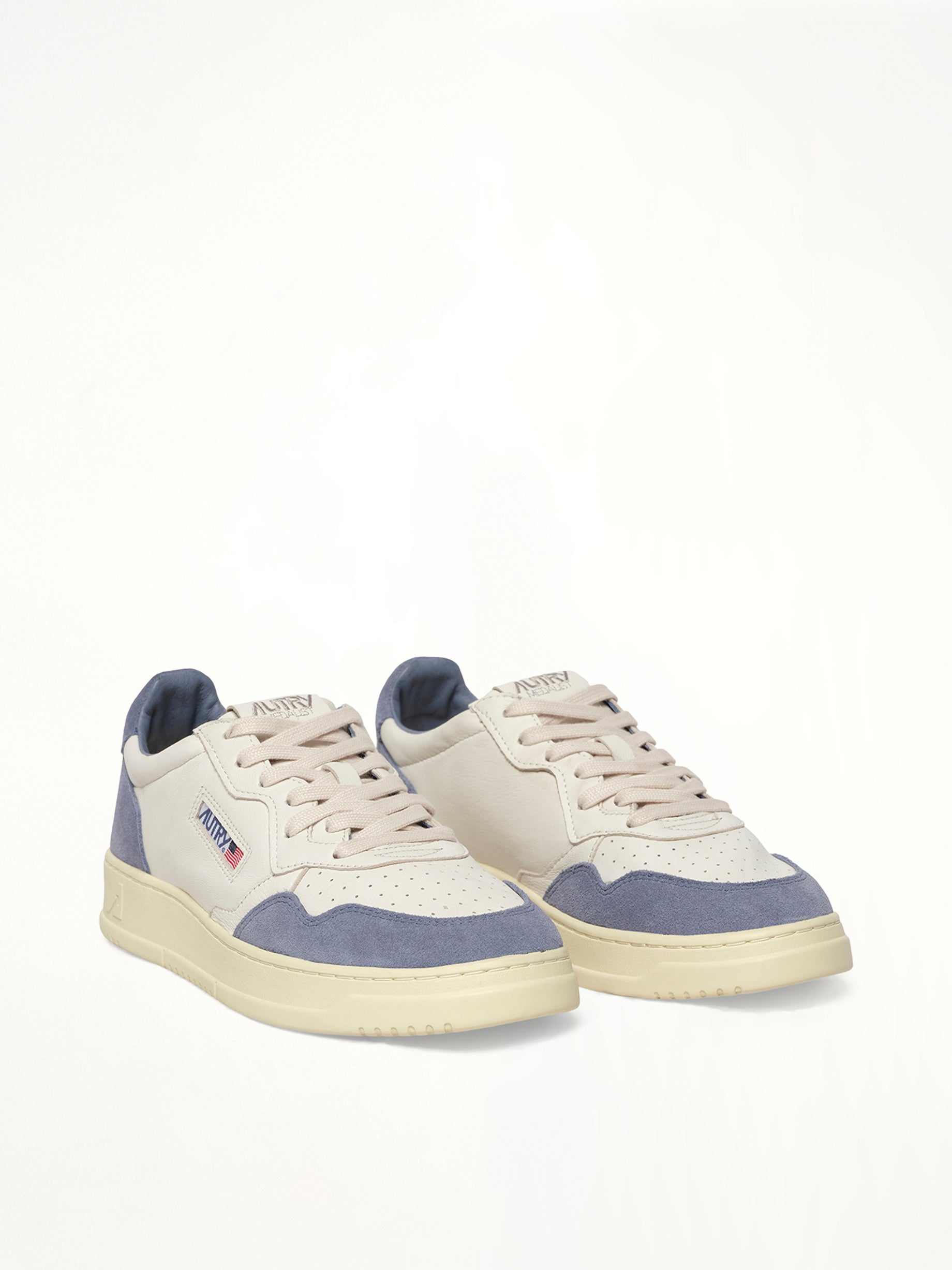 Medalist Low Sneaker in White/Claudia Front View | AUTRY