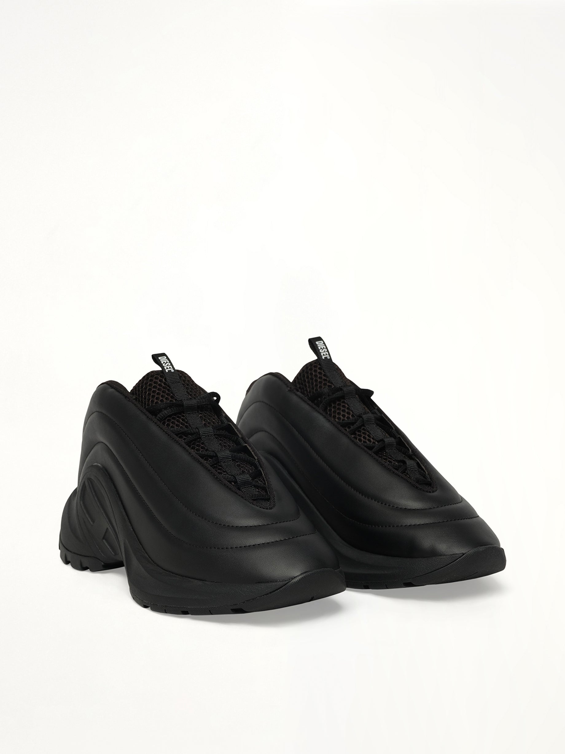 S-D-RUNNER X Sneaker in Black Front View | DIESEL