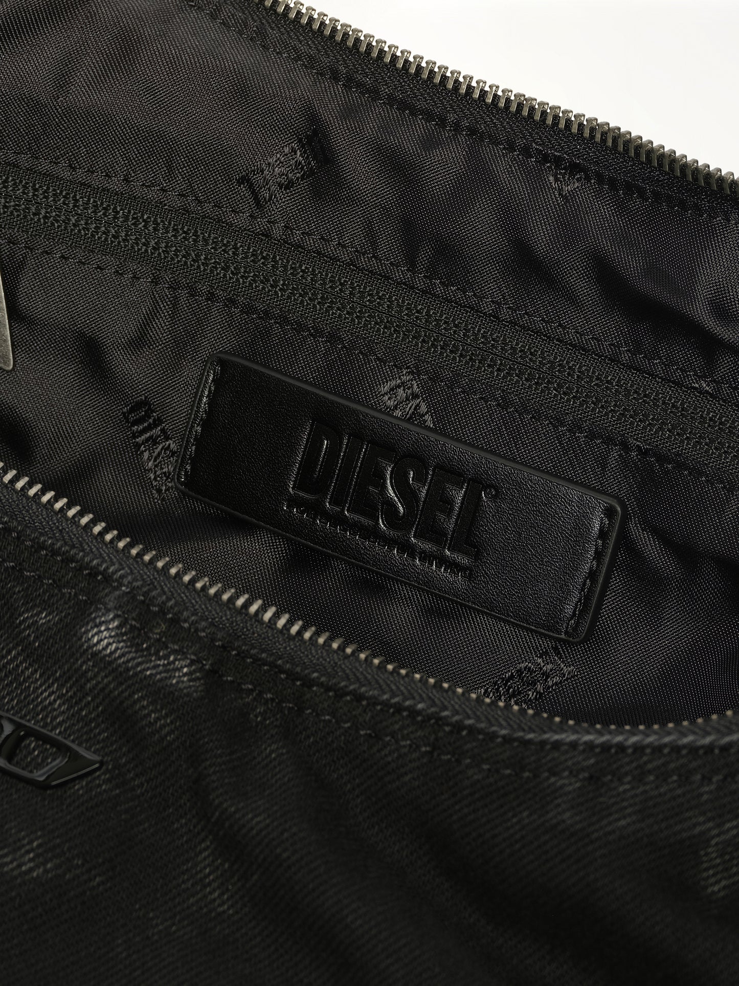 RAVE Shoulder Bag in Black