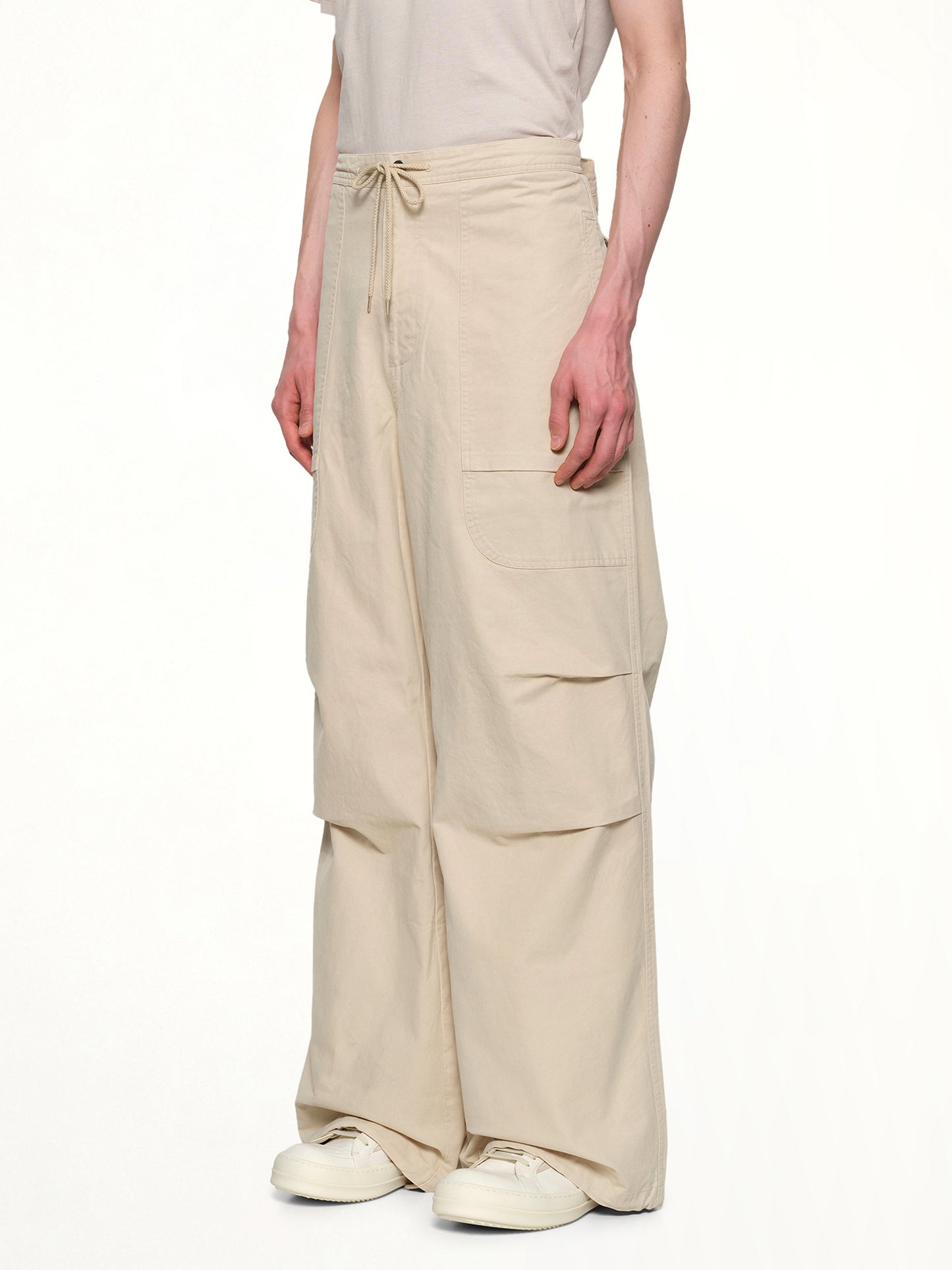 Barren Cargo in Off White