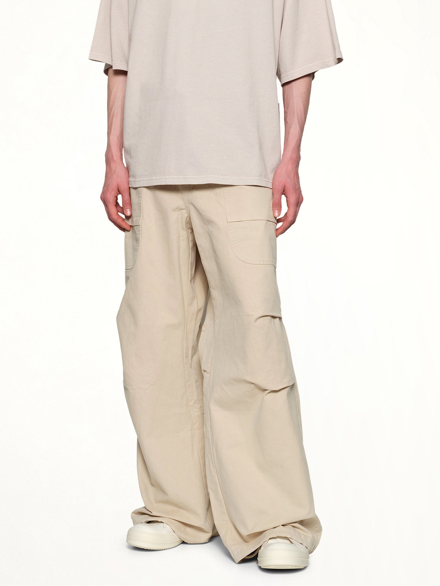 Barren Cargo in Off White