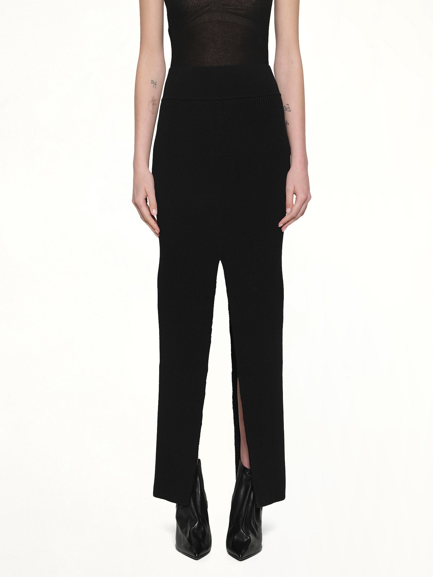 Short Sliced Skirt in Black