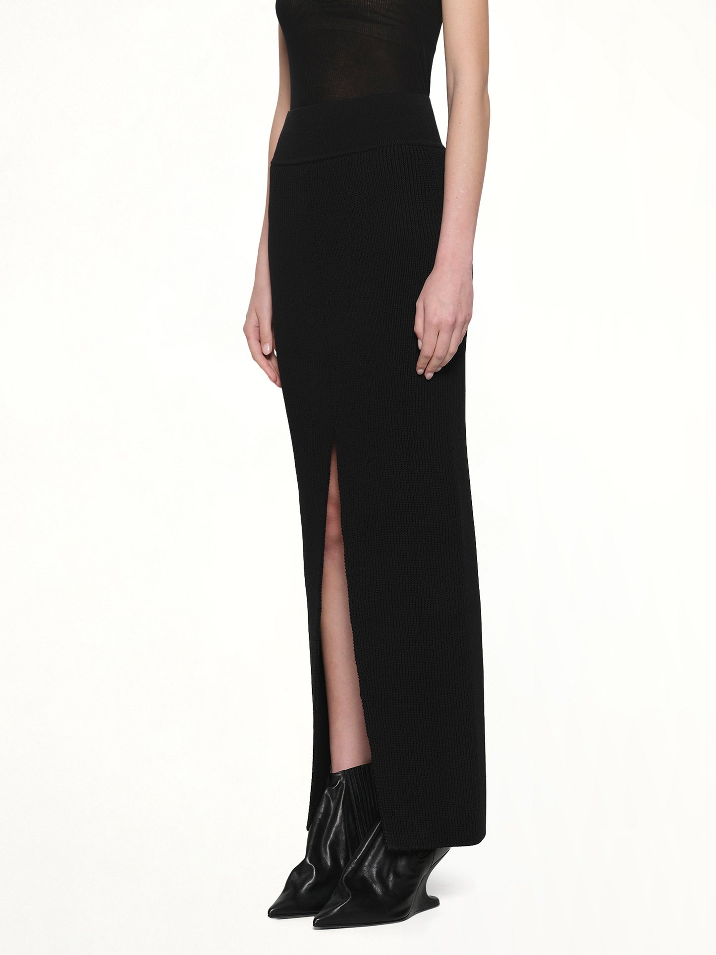 Short Sliced Skirt in Black