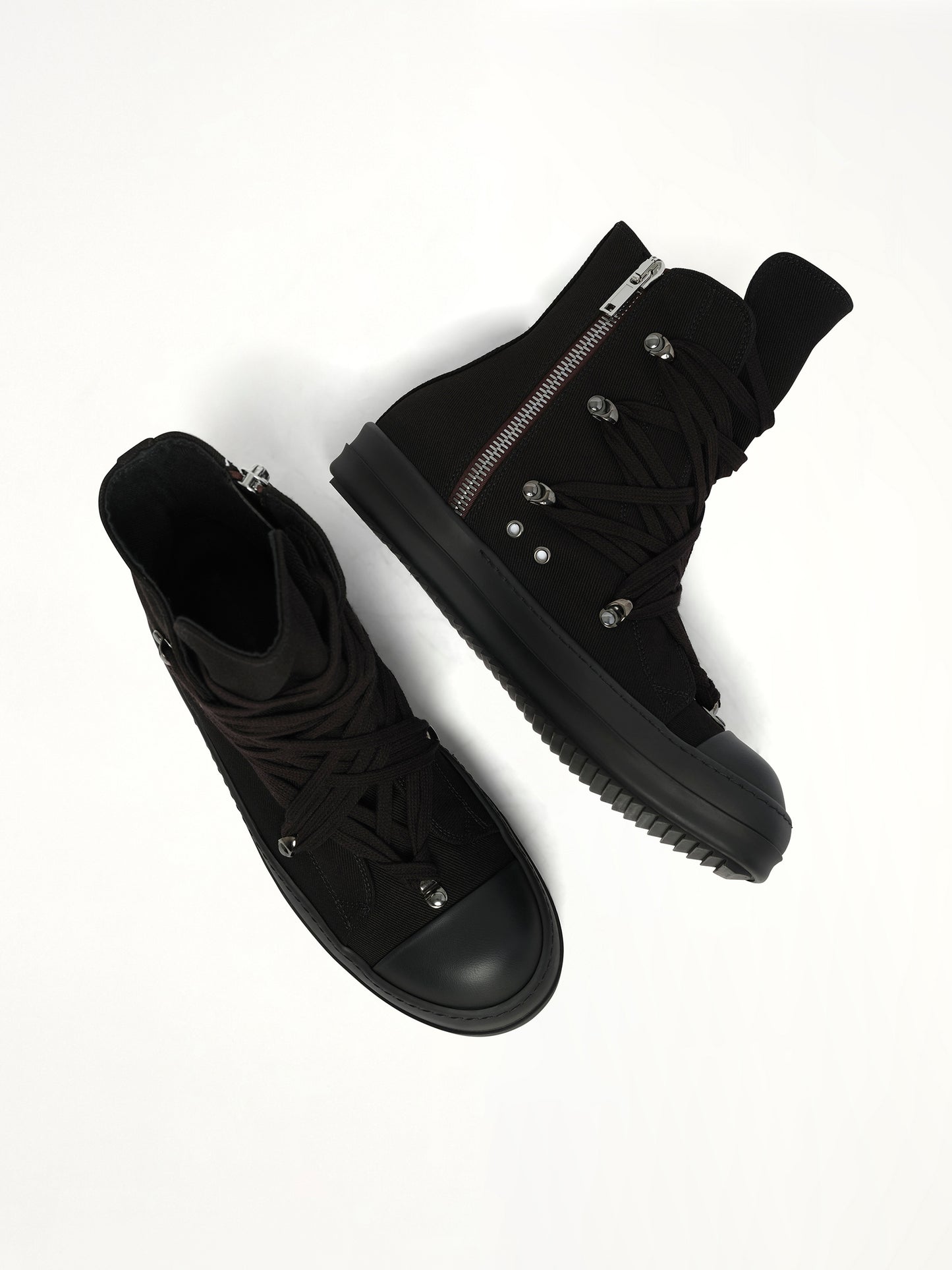 Megalace Sneaks in All Black