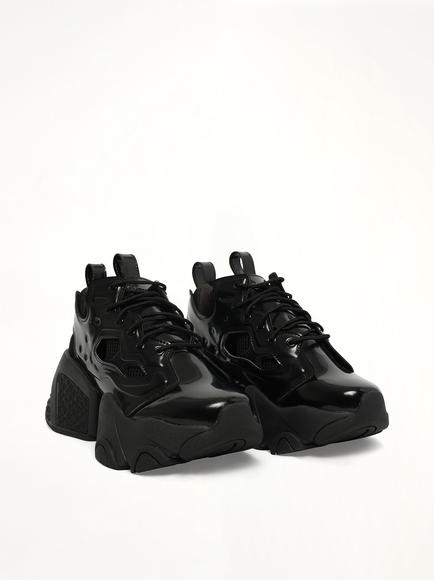 Noir Kei Ninomiya X Reebok Low Sneaker in Black Front View | NOIR KEI NINOMIYA