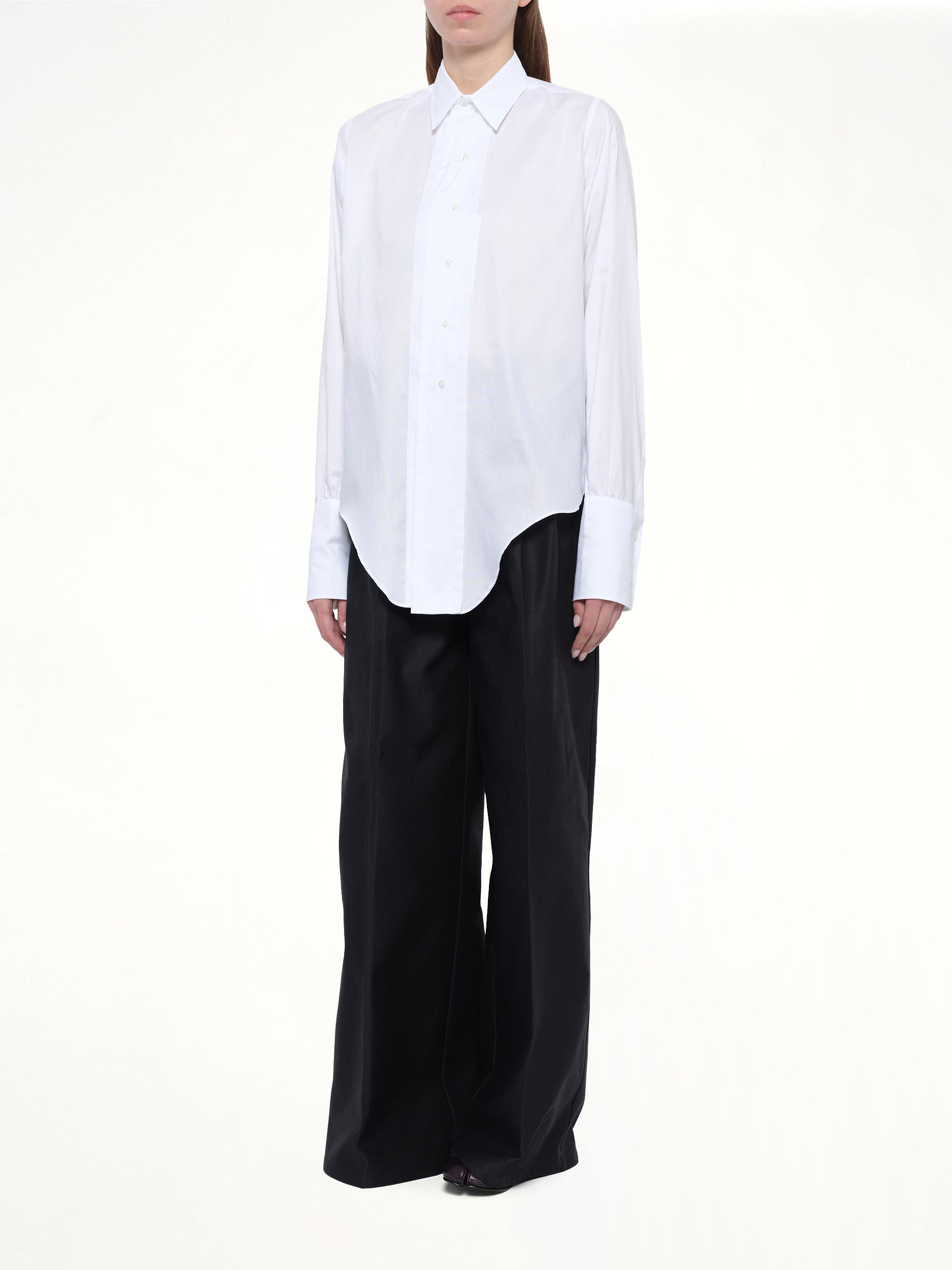 白色长袖衬衫