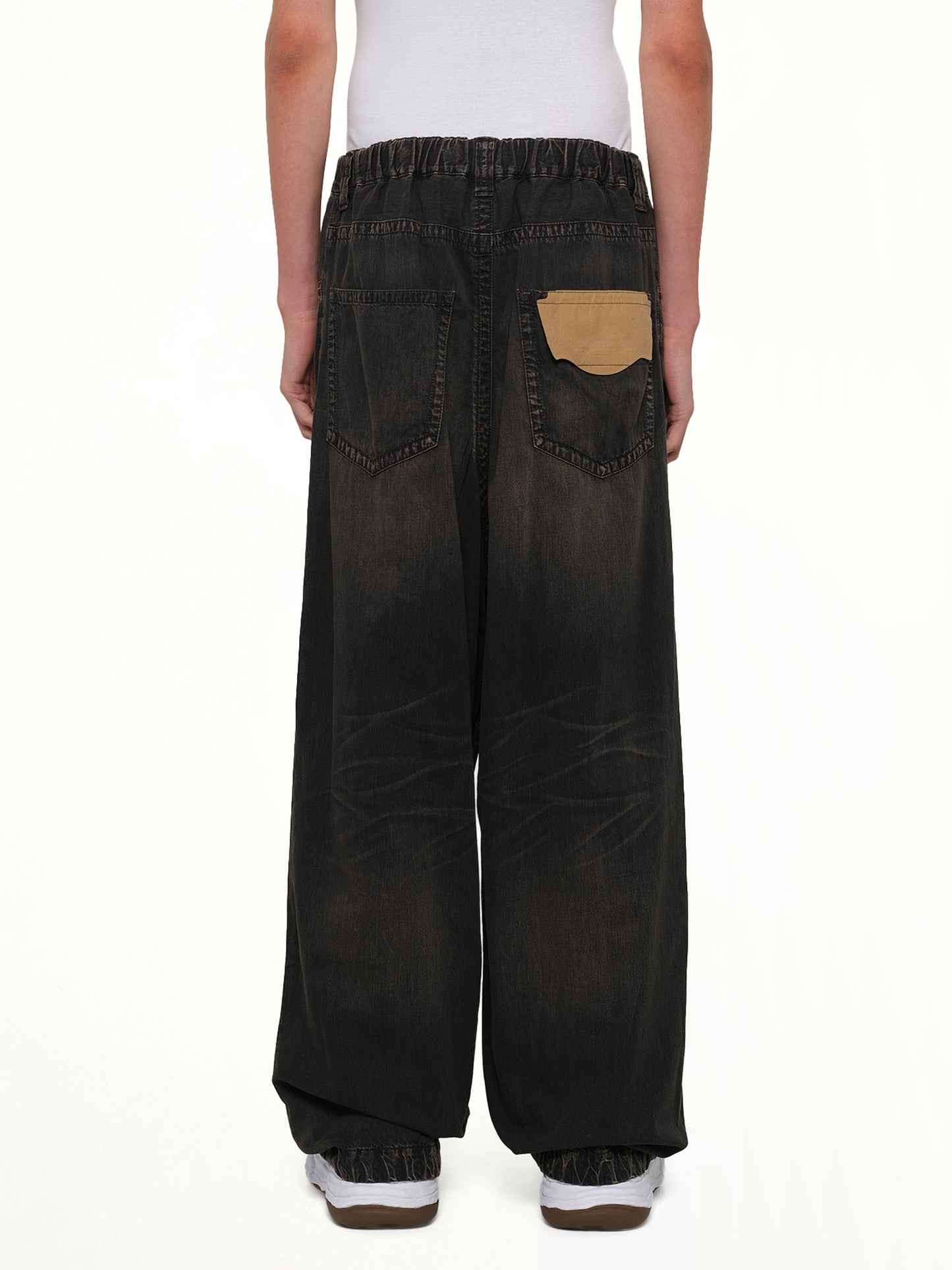 Light Wide Jeans in Black