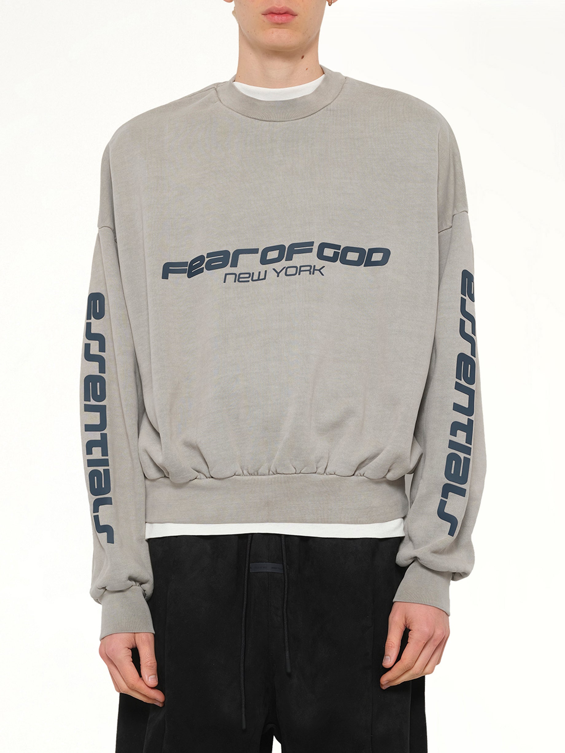 Cropped Relaxed Sweatshirt in Smoke Grey