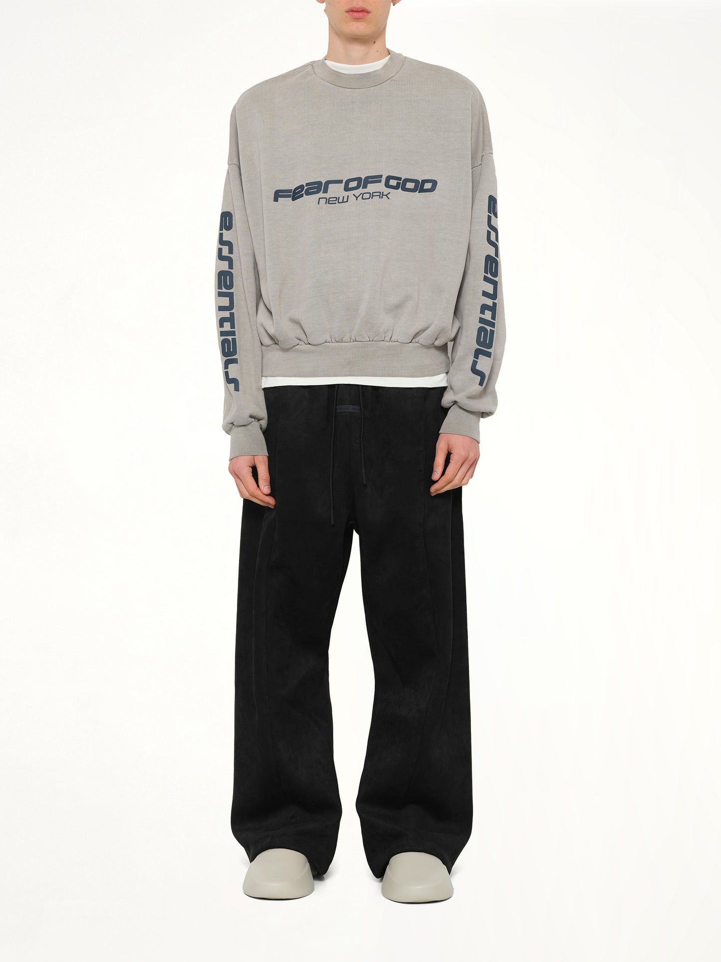 Cropped Relaxed Sweatshirt in Smoke Grey