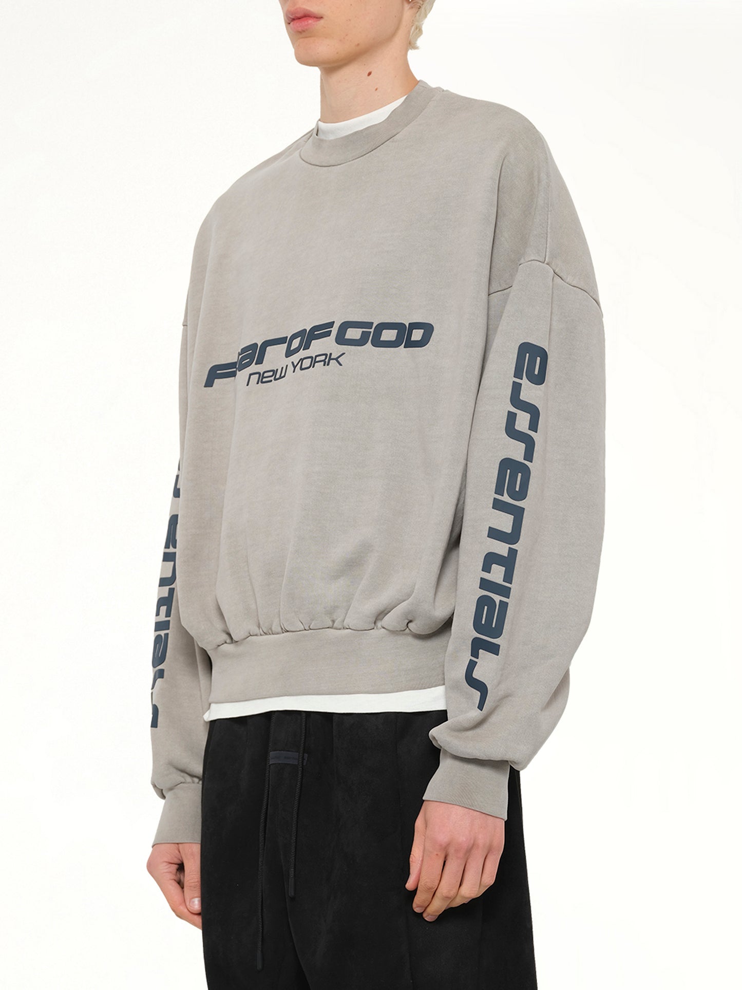 Cropped Relaxed Sweatshirt in Smoke Grey