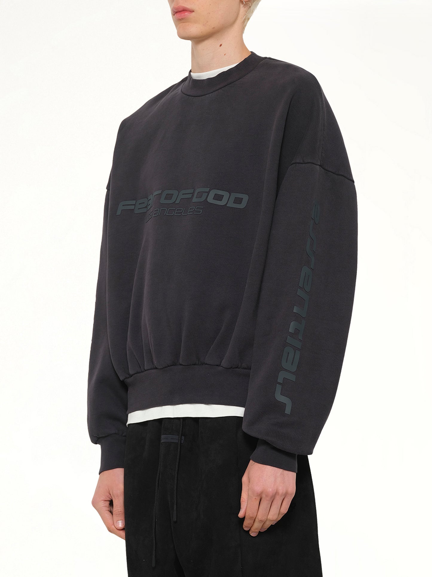 Cropped Relaxed Sweatshirt in Vintage Black