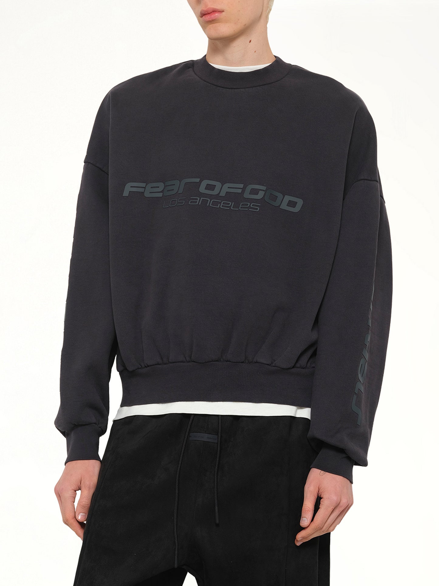 Cropped Relaxed Sweatshirt in Vintage Black