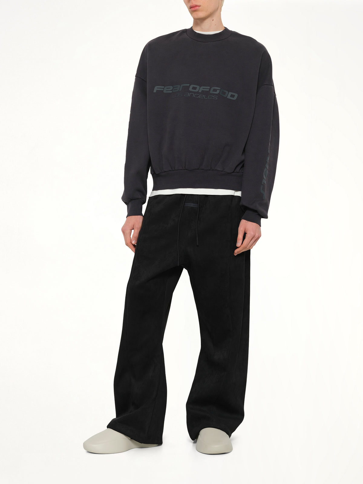 Cropped Relaxed Sweatshirt in Vintage Black