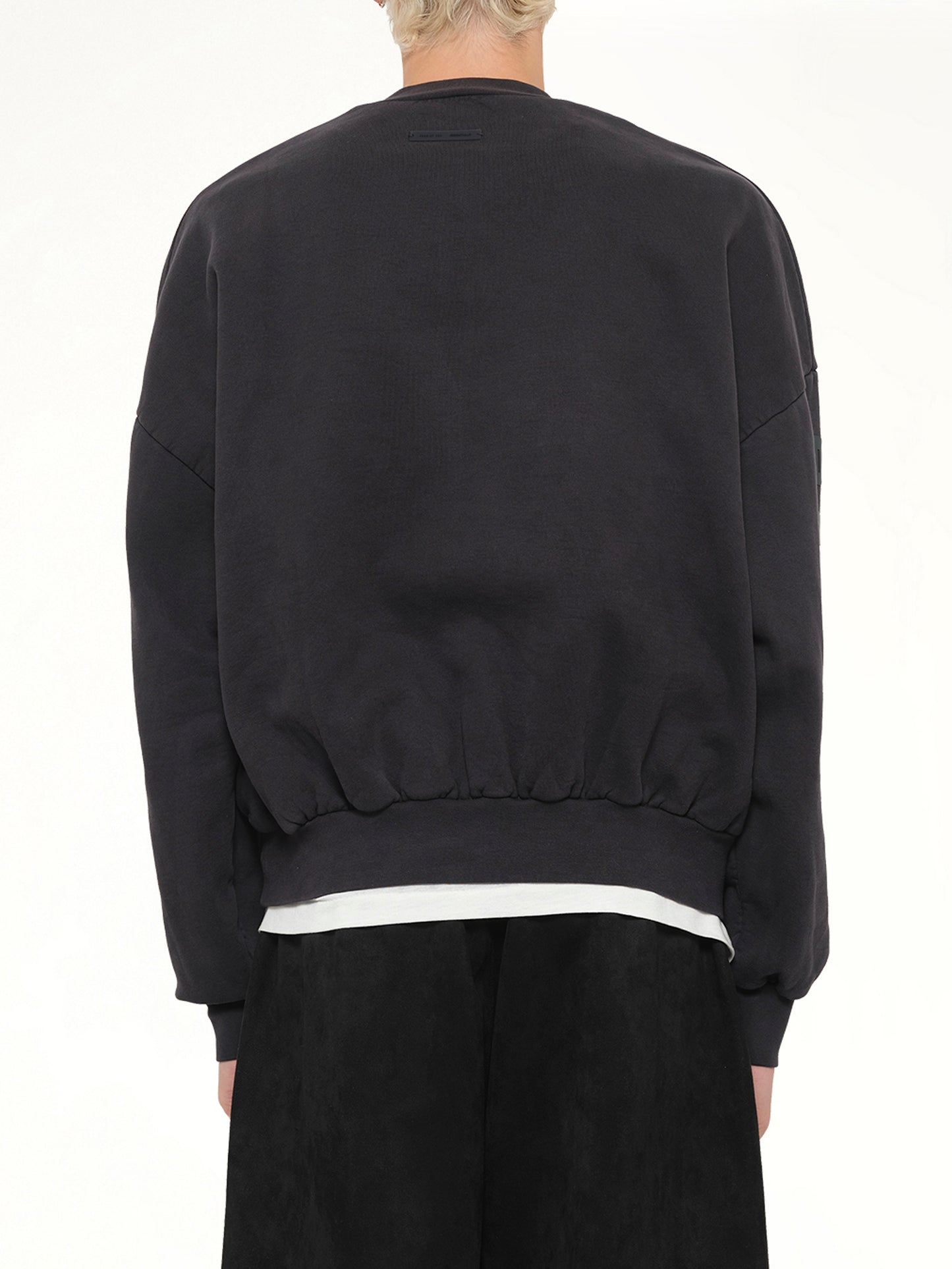 Cropped Relaxed Sweatshirt in Vintage Black