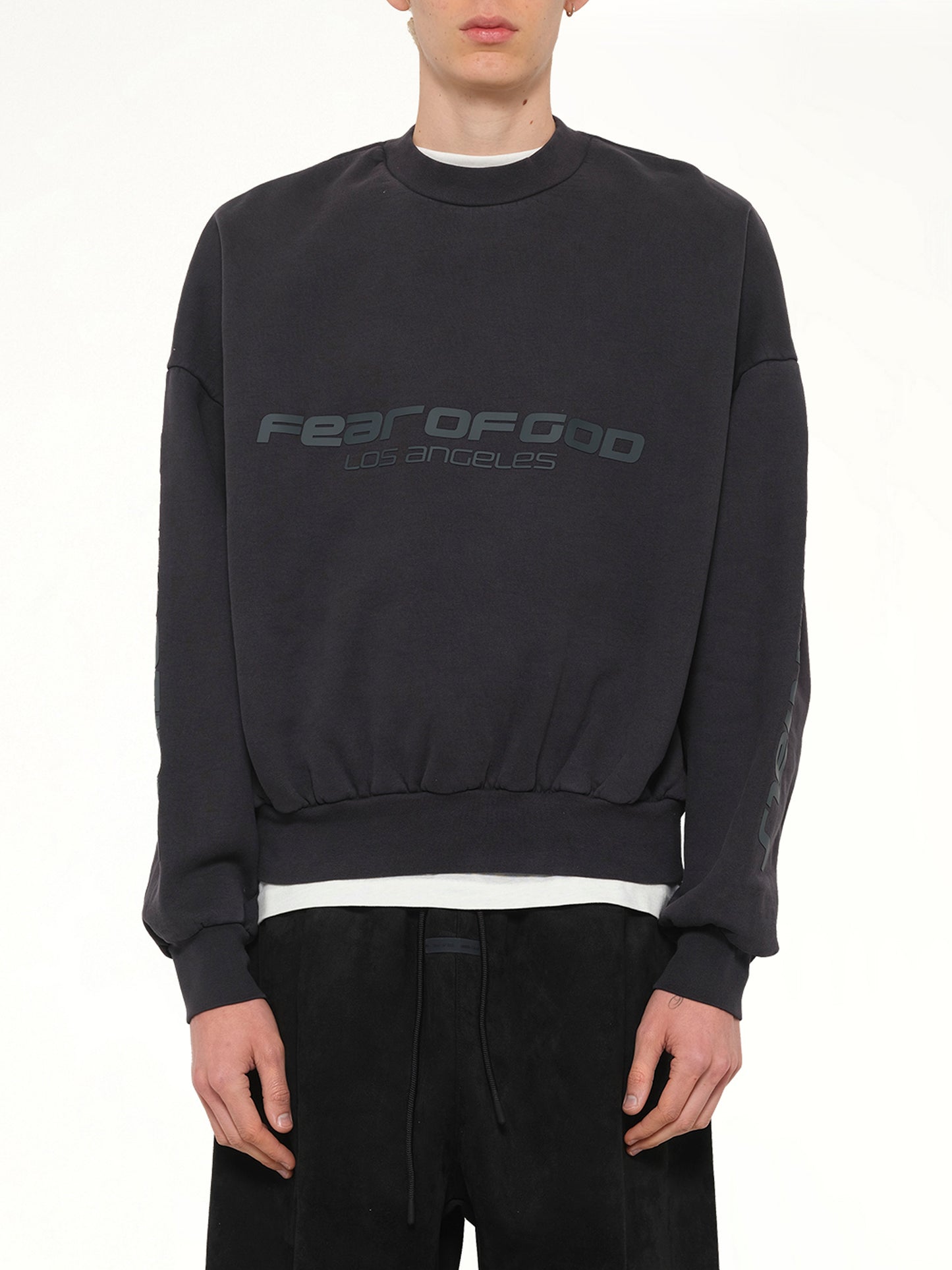 Cropped Relaxed Sweatshirt in Vintage Black