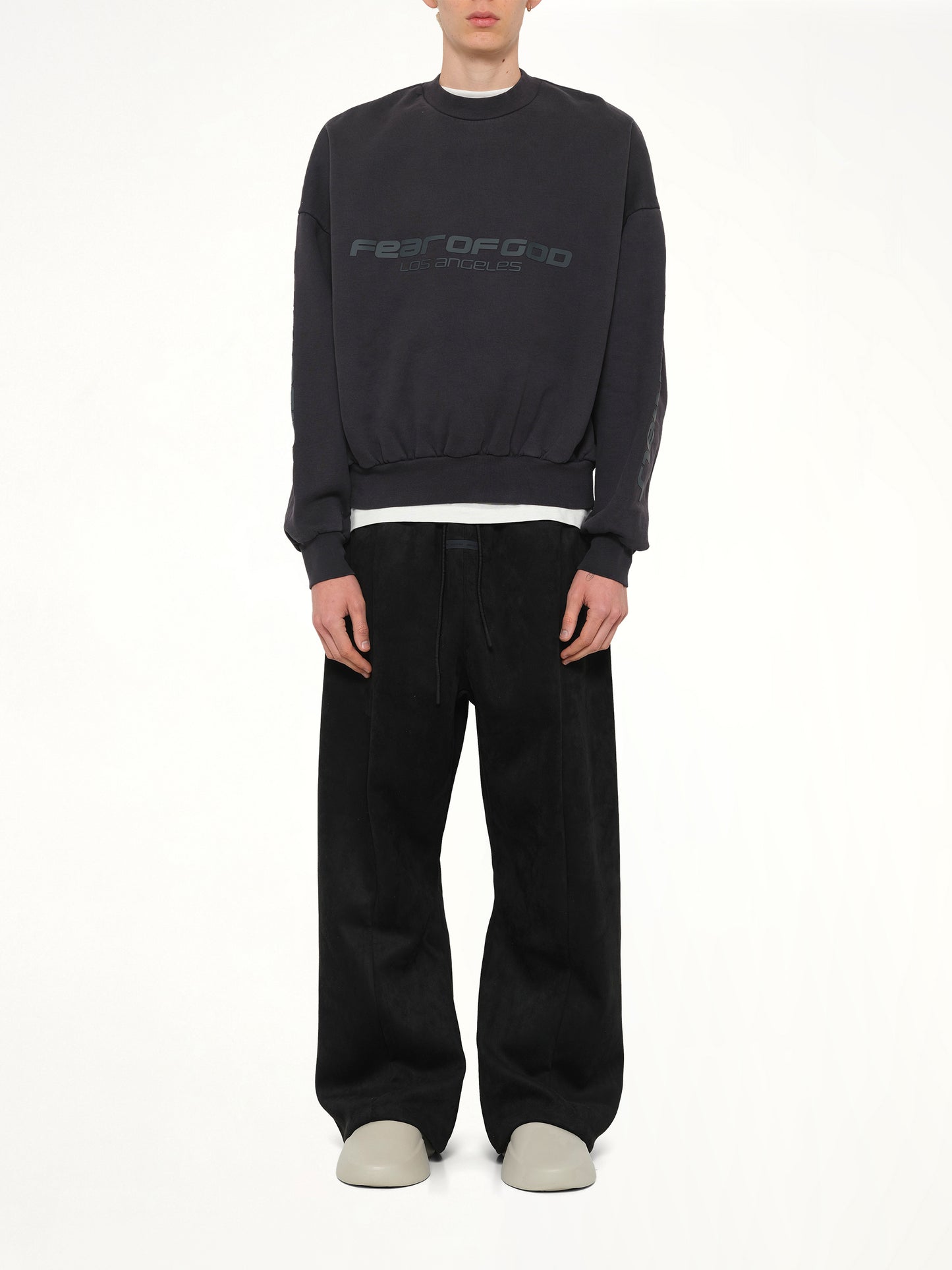 Cropped Relaxed Sweatshirt in Vintage Black