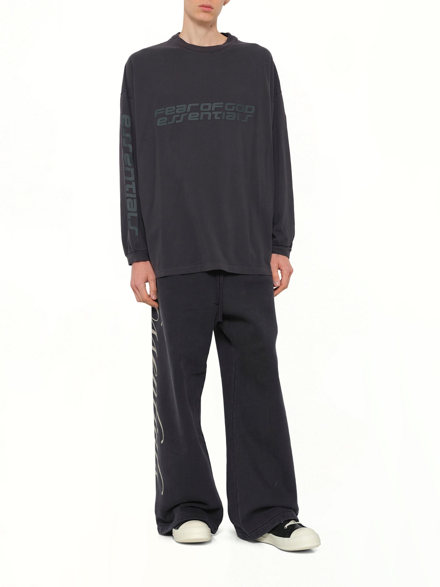 90's Long Sleeve T-Shirt in Vintage Black