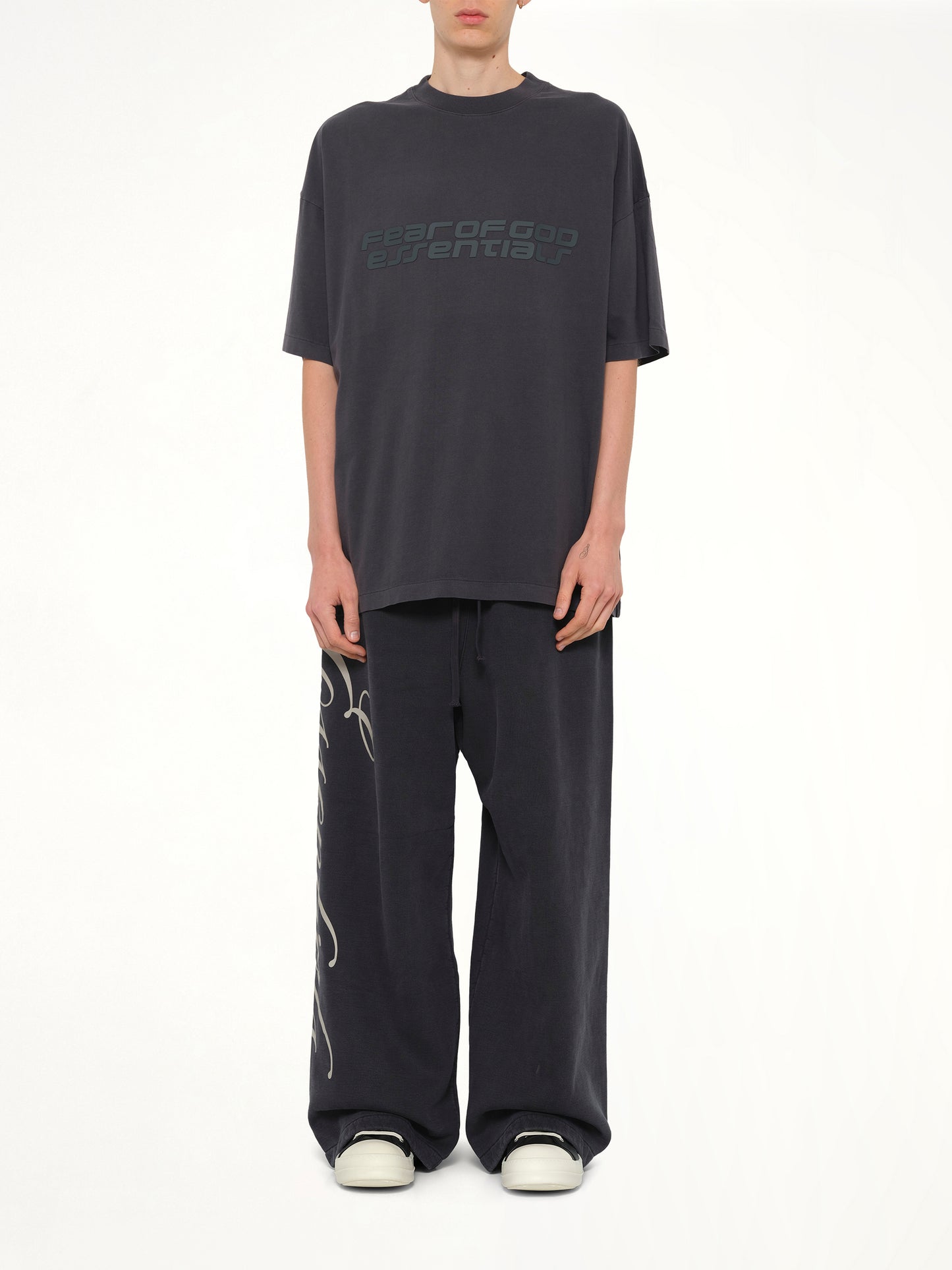 "26" T-Shirt in Vintage Black