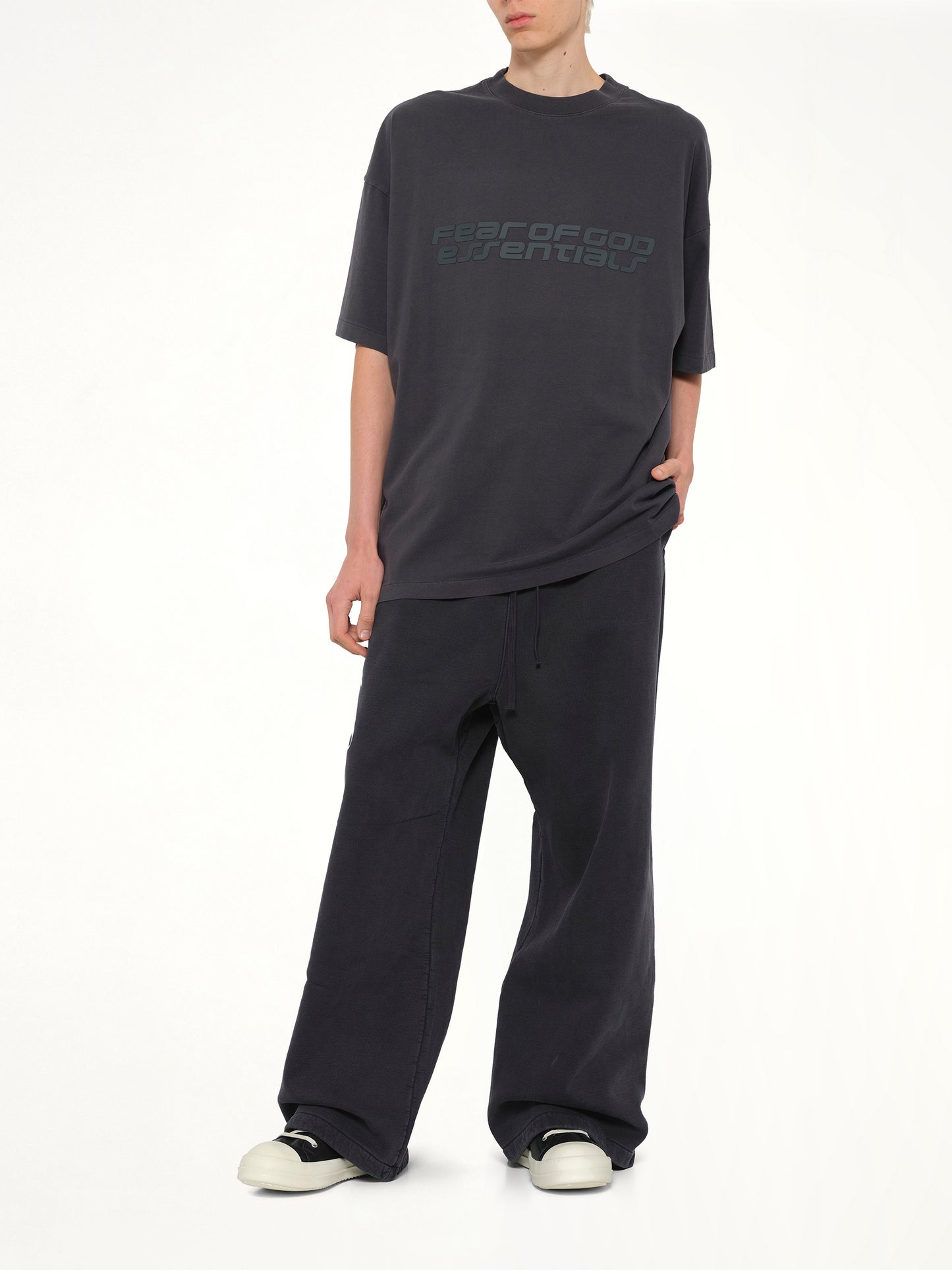 "26" T-Shirt in Vintage Black