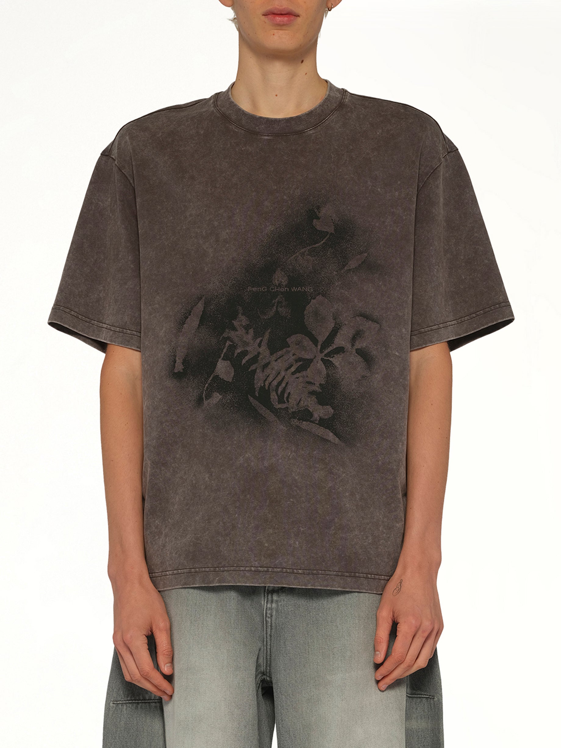 Spray Painted Plant T-Shirt in Grey