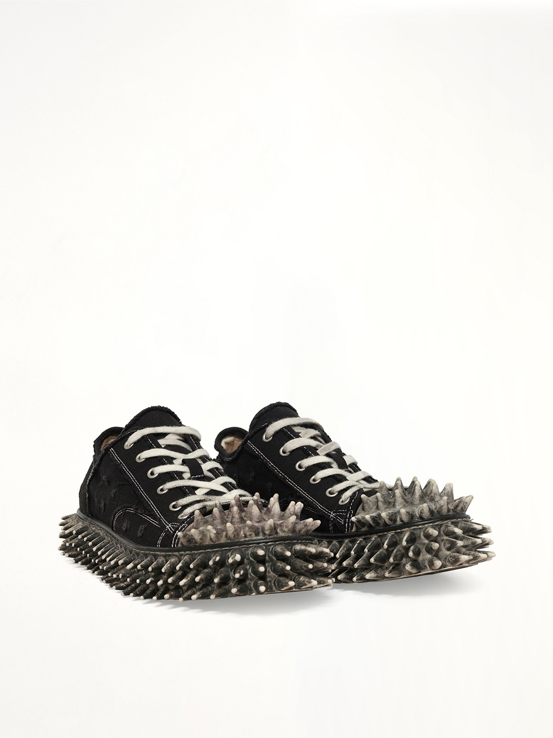 Dirty Spike Toe  Cap Canvas Sneaker in Black Front View | DOUBLET