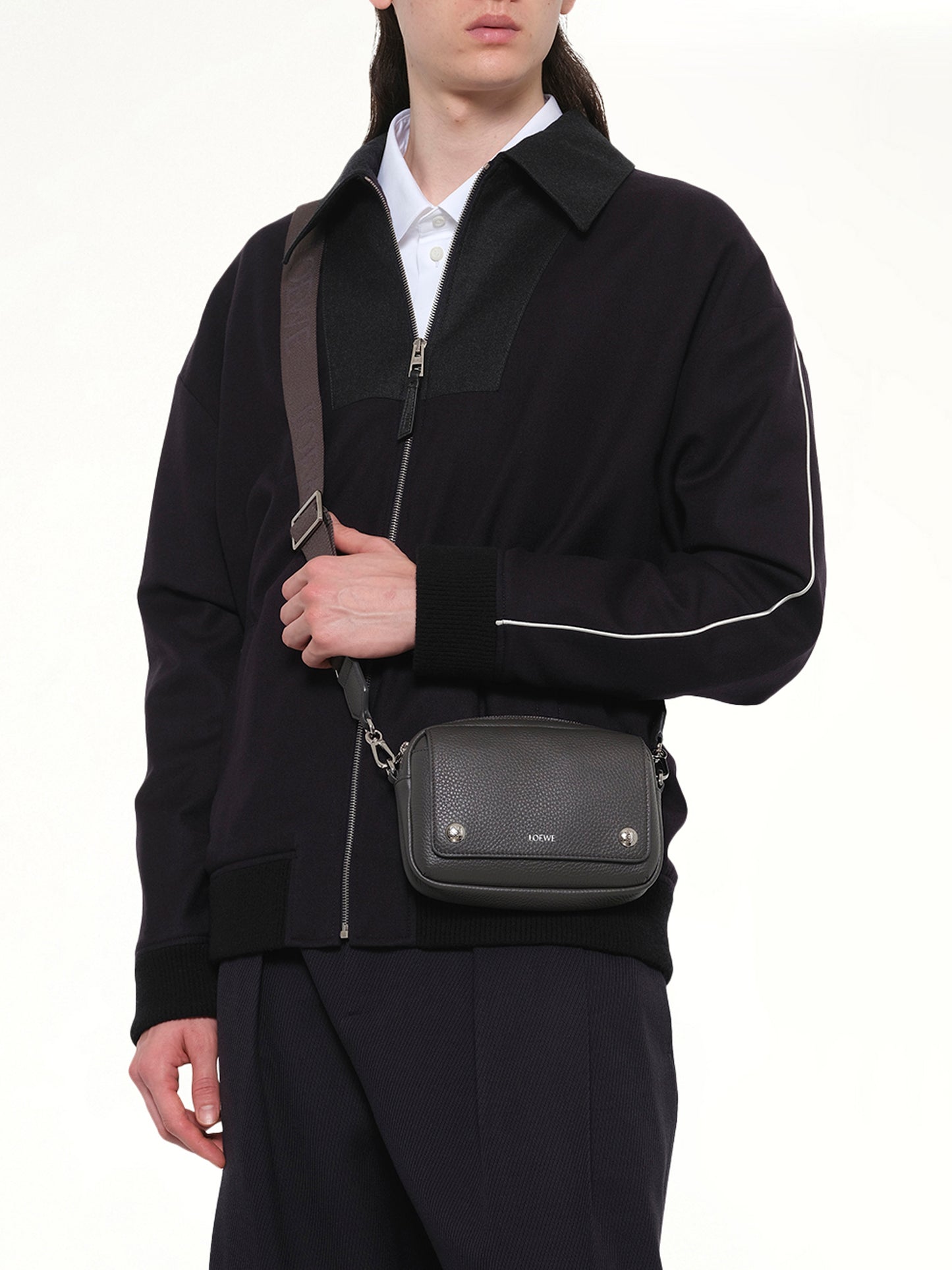 Pebble Messenger Small in Dark Grey