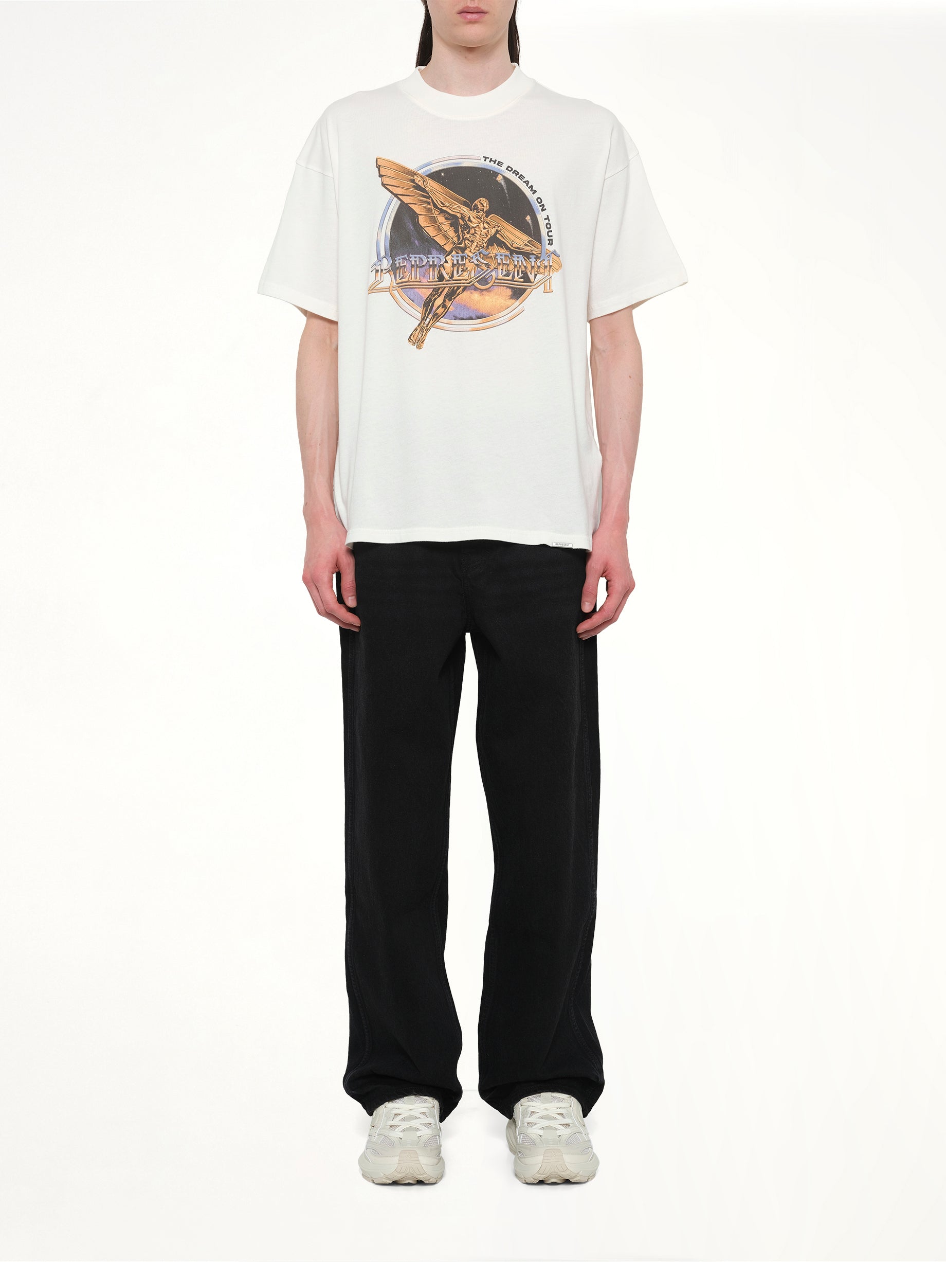 フラットホワイトのゴールデンツアーTシャツ
