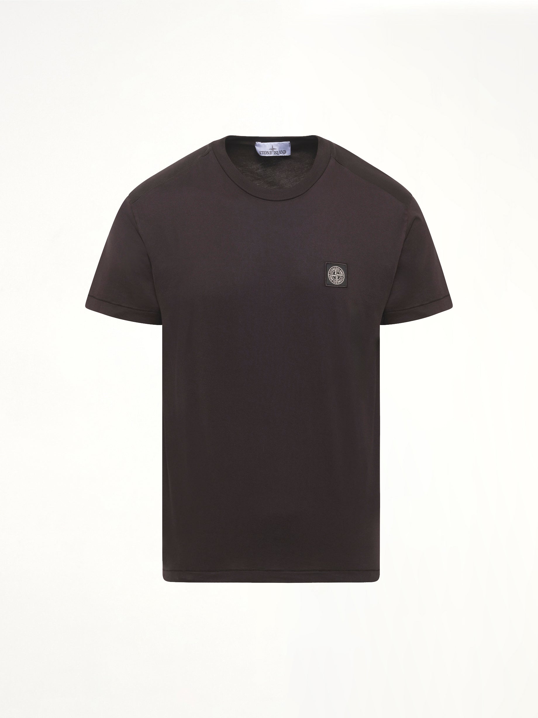 ブラックのロゴパッチTシャツ