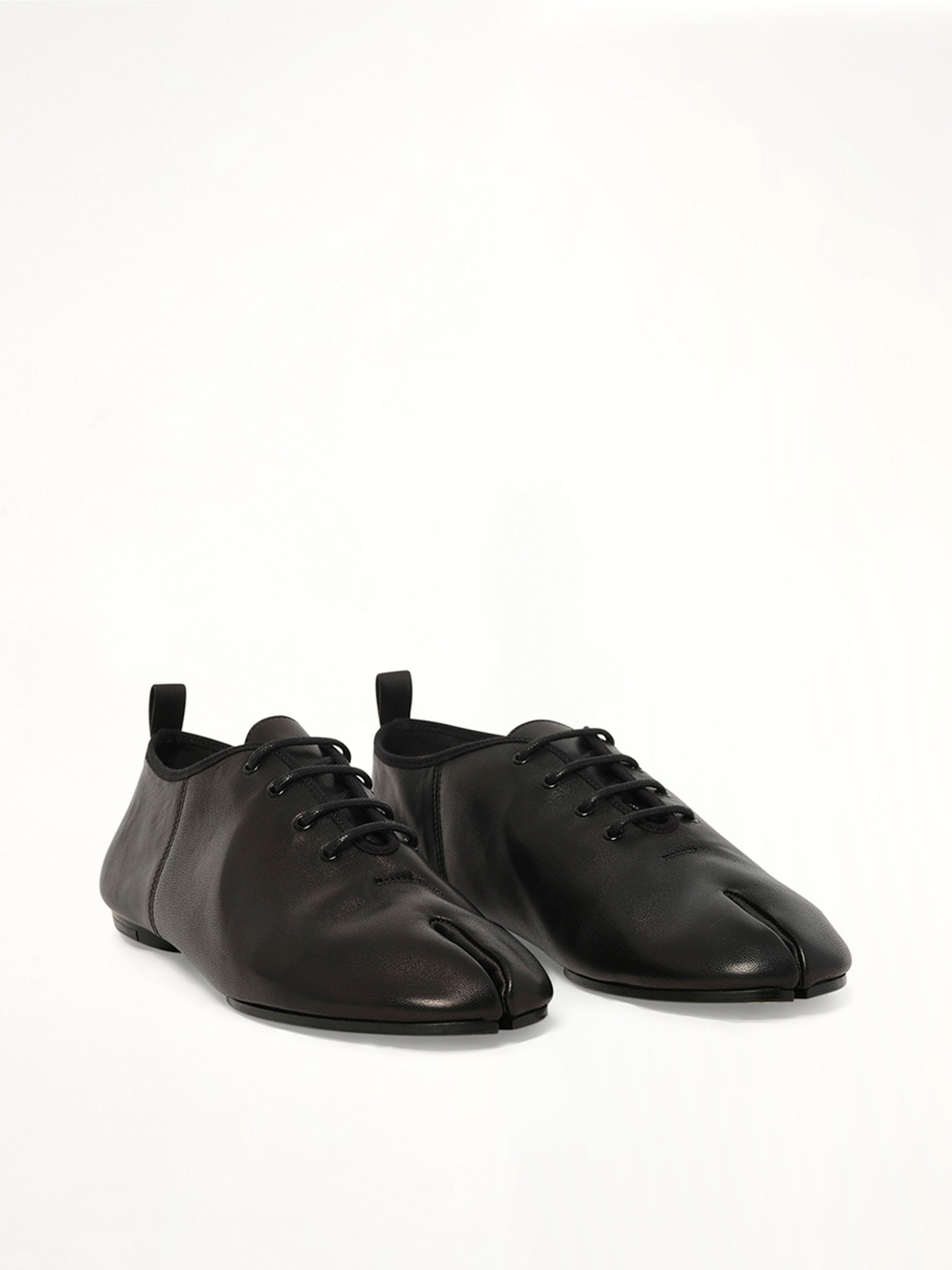Tabi Jazz Lace-up Derby in Black Front View | MAISON MARGIELA