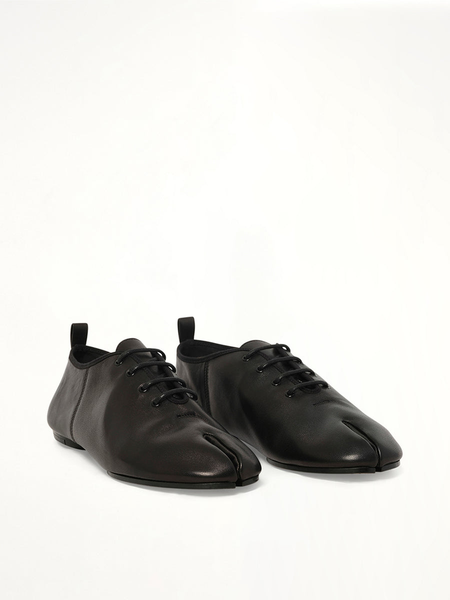 Tabi Jazz Lace-up Derby in Black Front View | MAISON MARGIELA