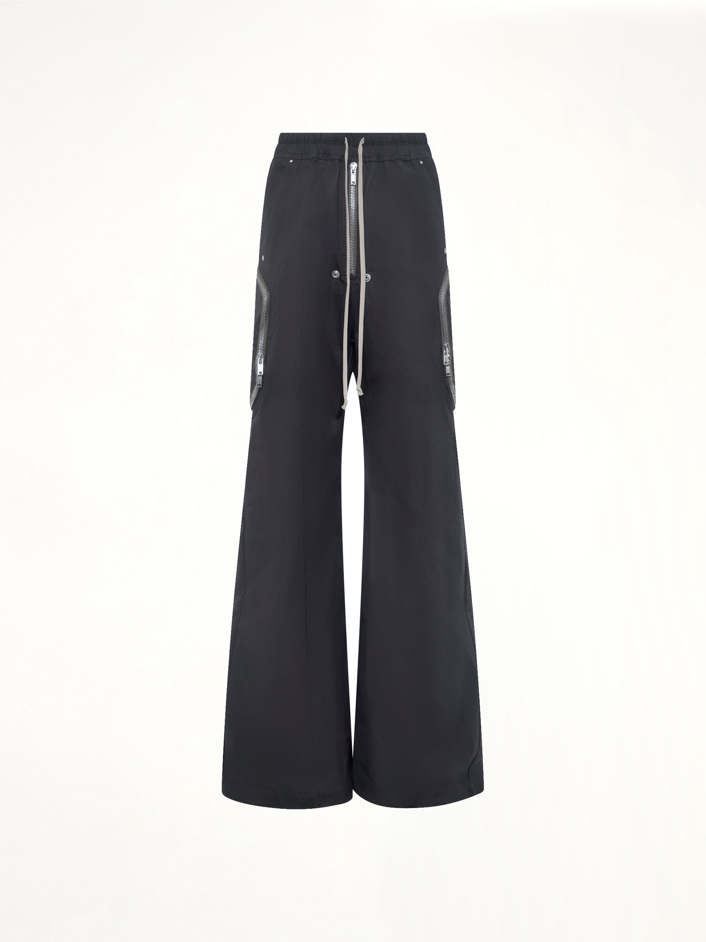 Heizer Belas in Black