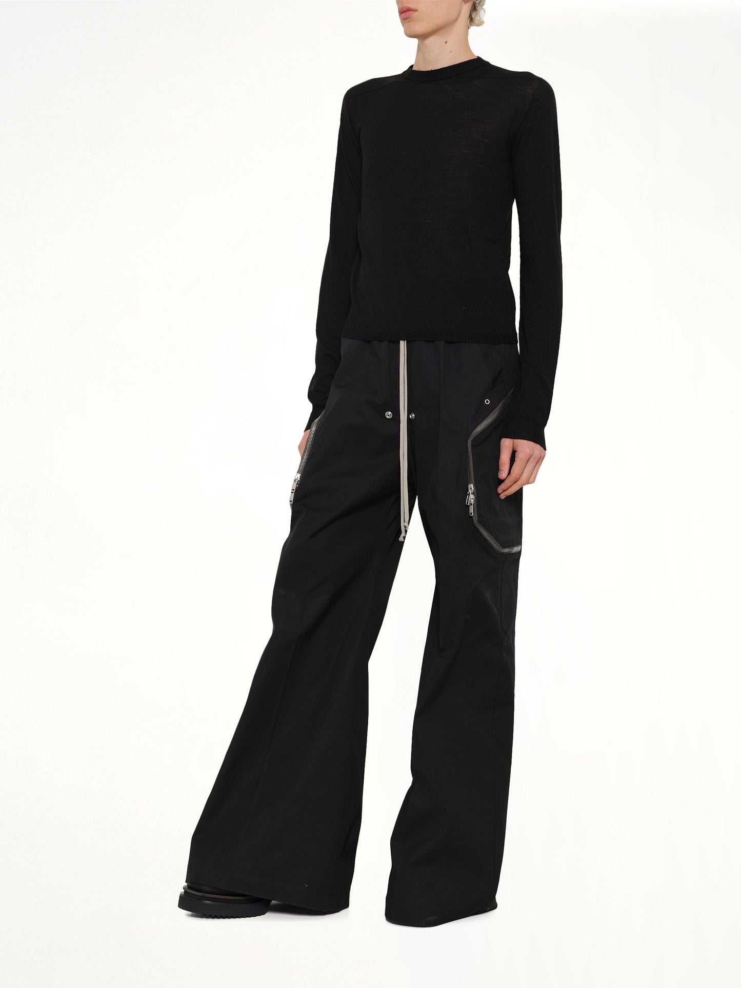 Heizer Belas in Black