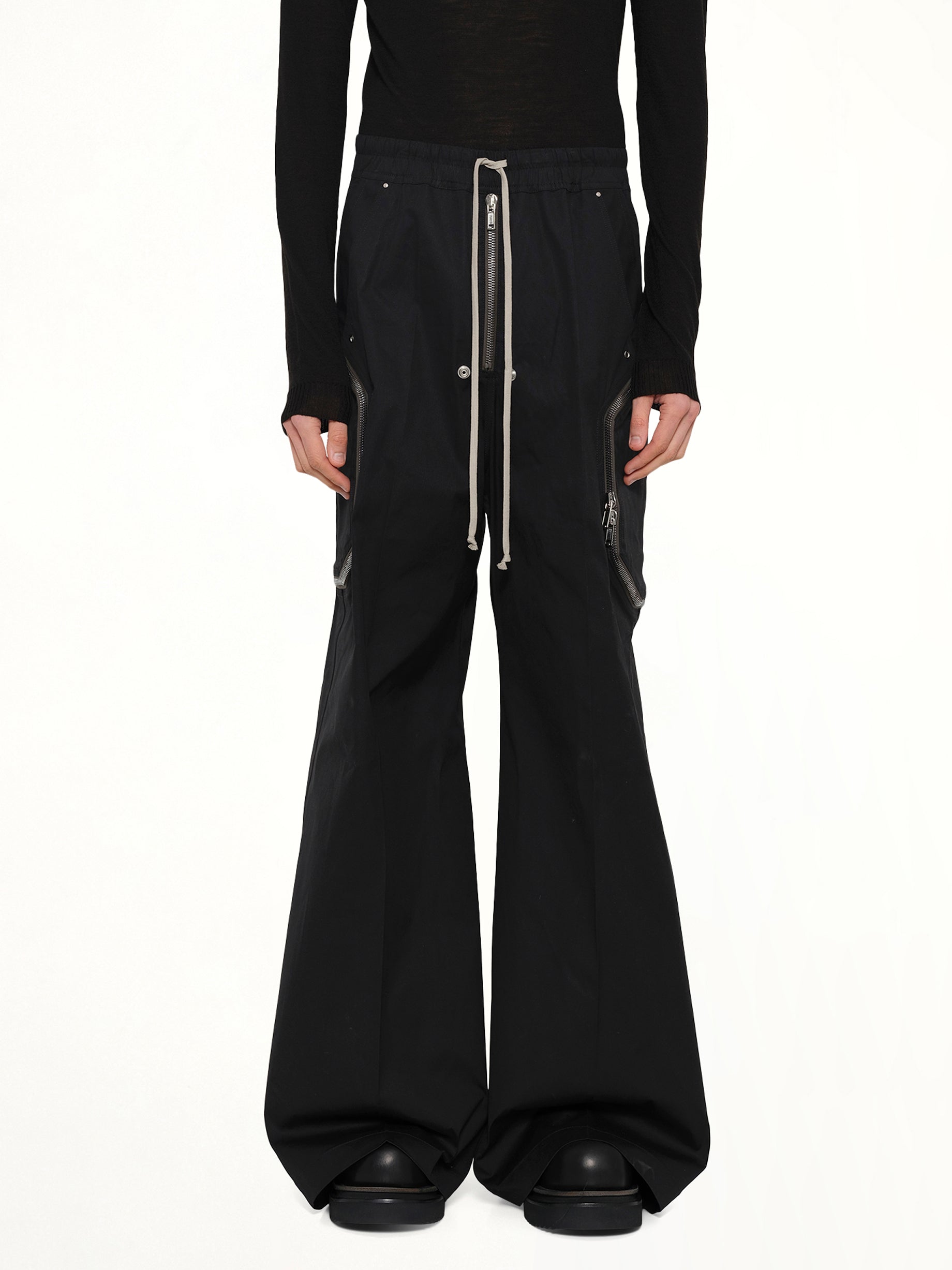 Heizer Belas in Black