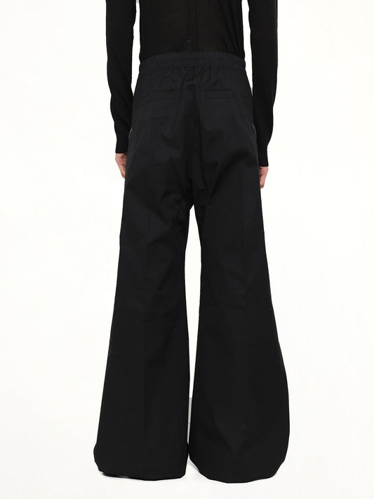 Heizer Belas in Black