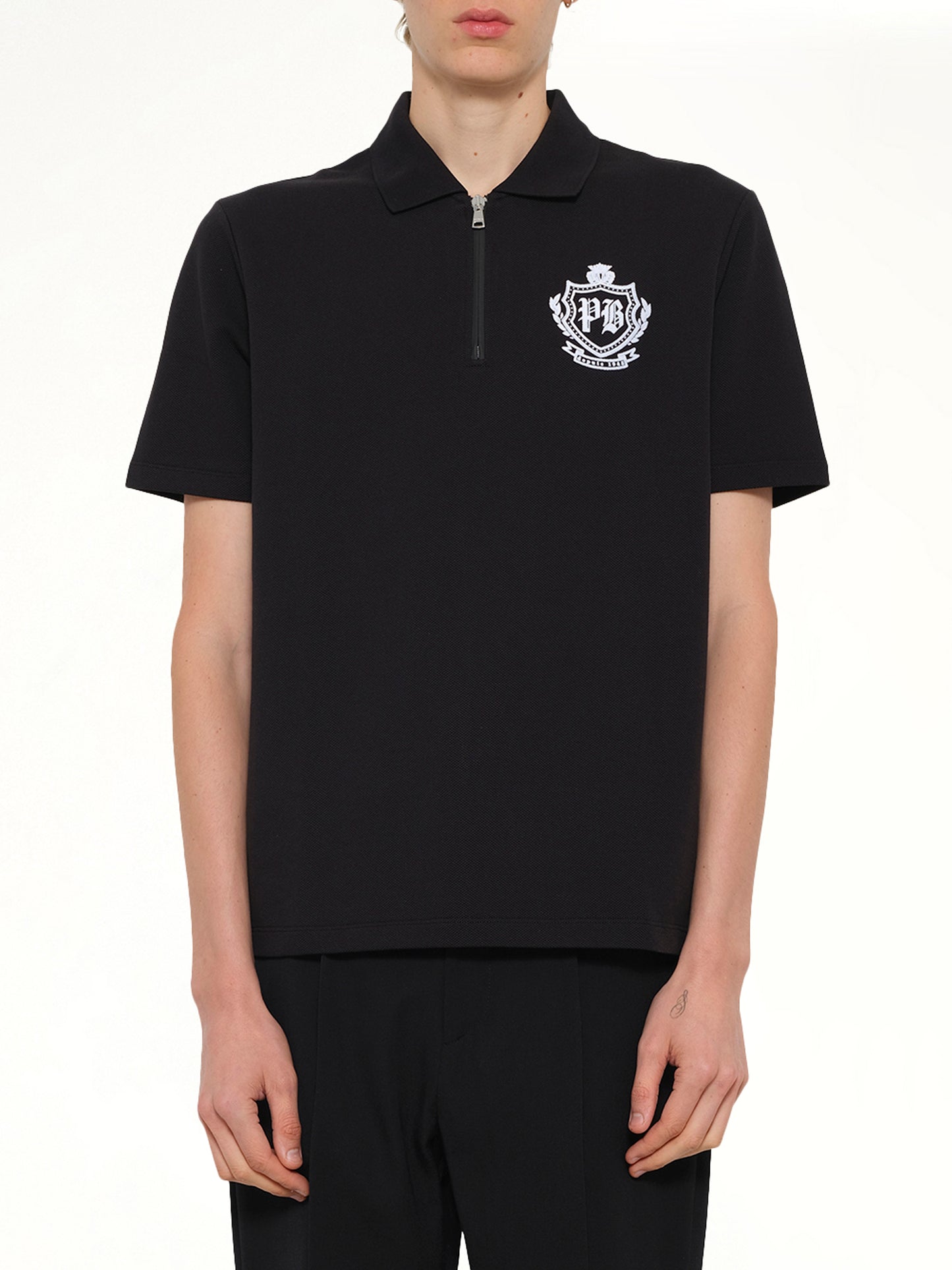 College Emblem Polo in Black/White