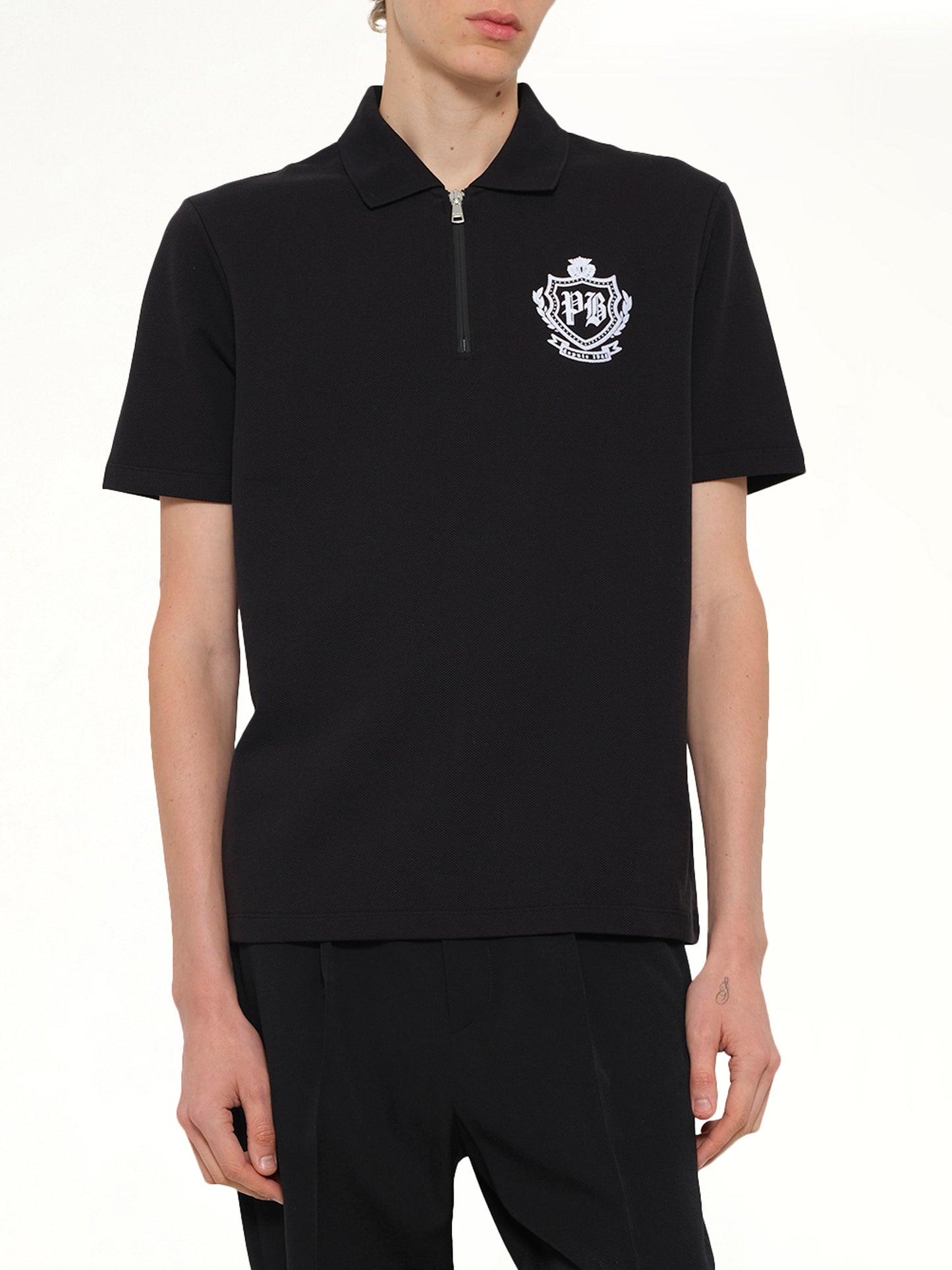 College Emblem Polo in Black/White