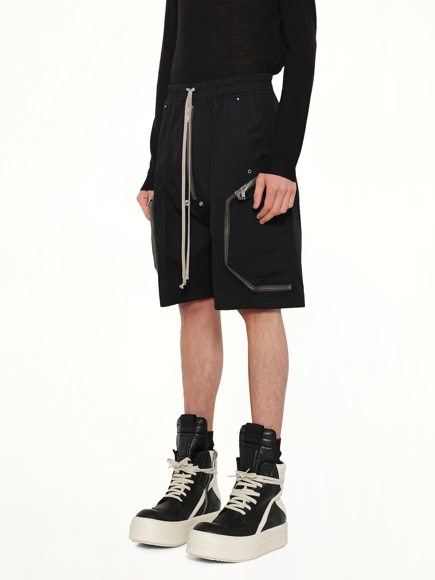 Heizer Bela in Black