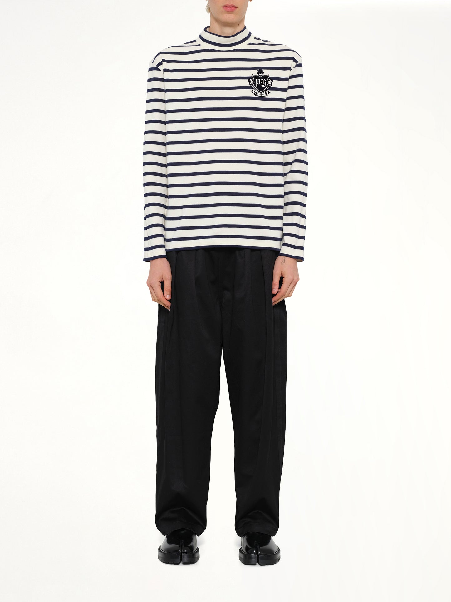 Emblem Flock Highneck LS T-Shirt in Beige/Blue