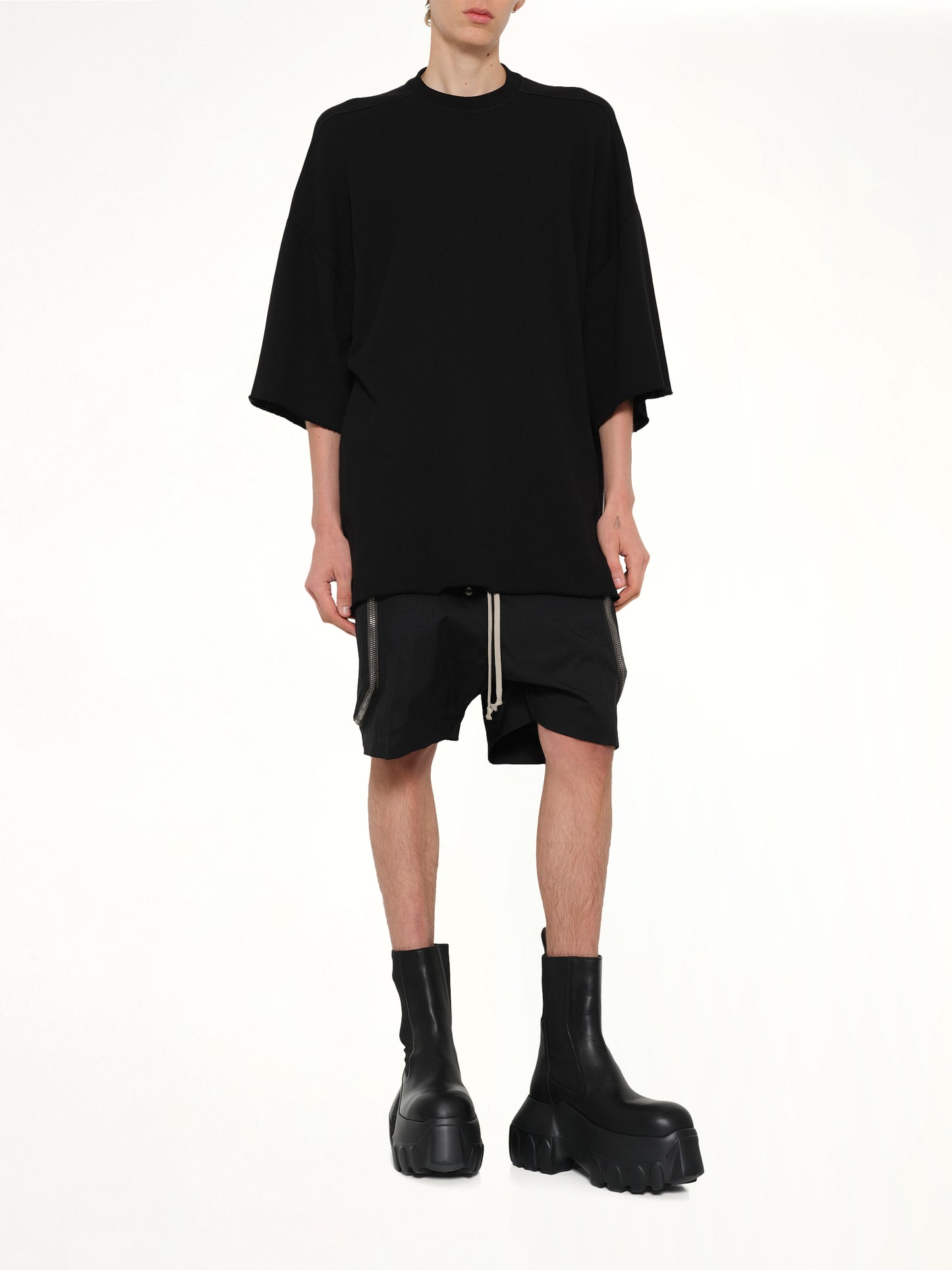 Light Tommy T-Shirt in Black