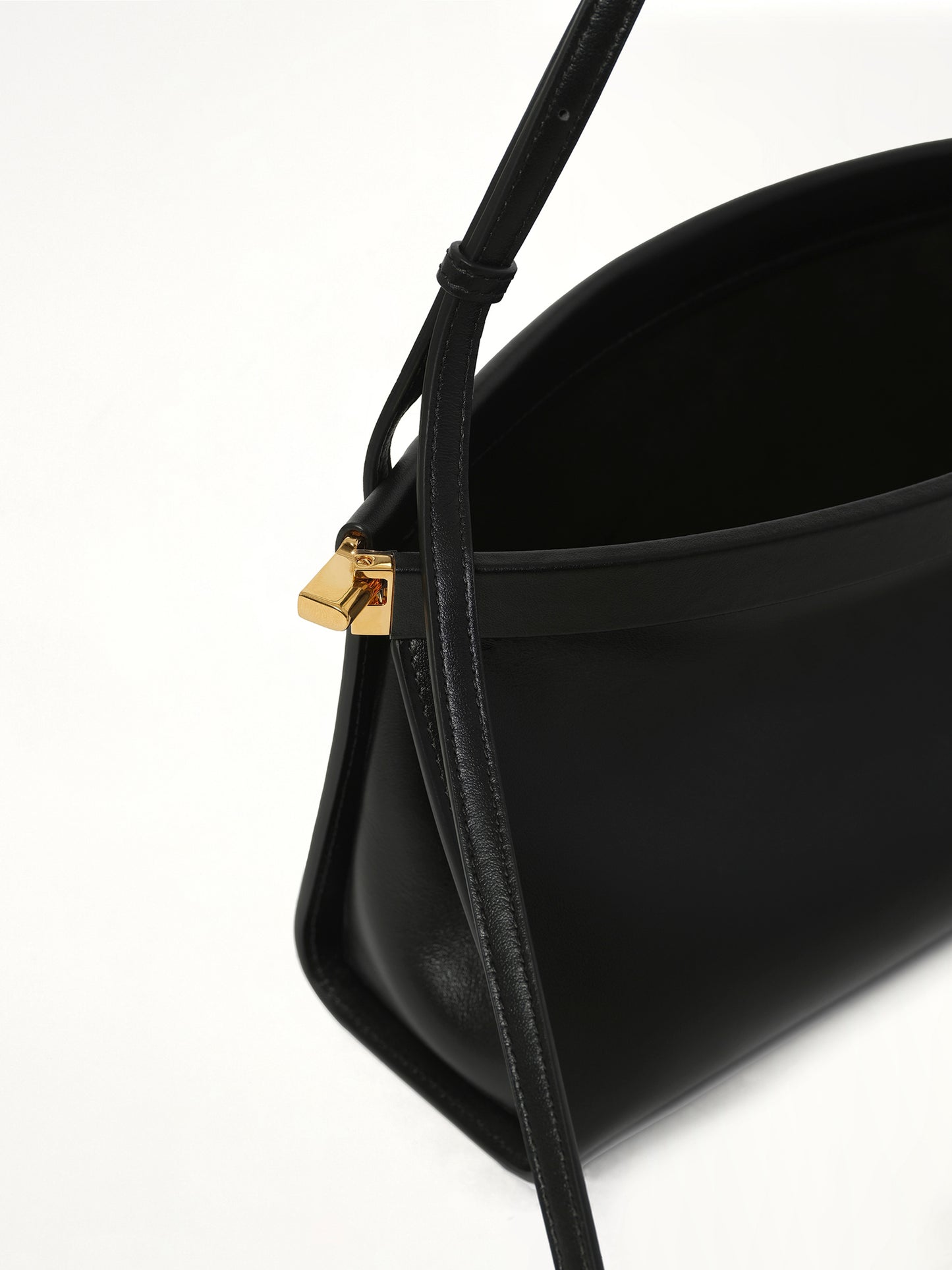 Le Click East West Medium Bag in Black