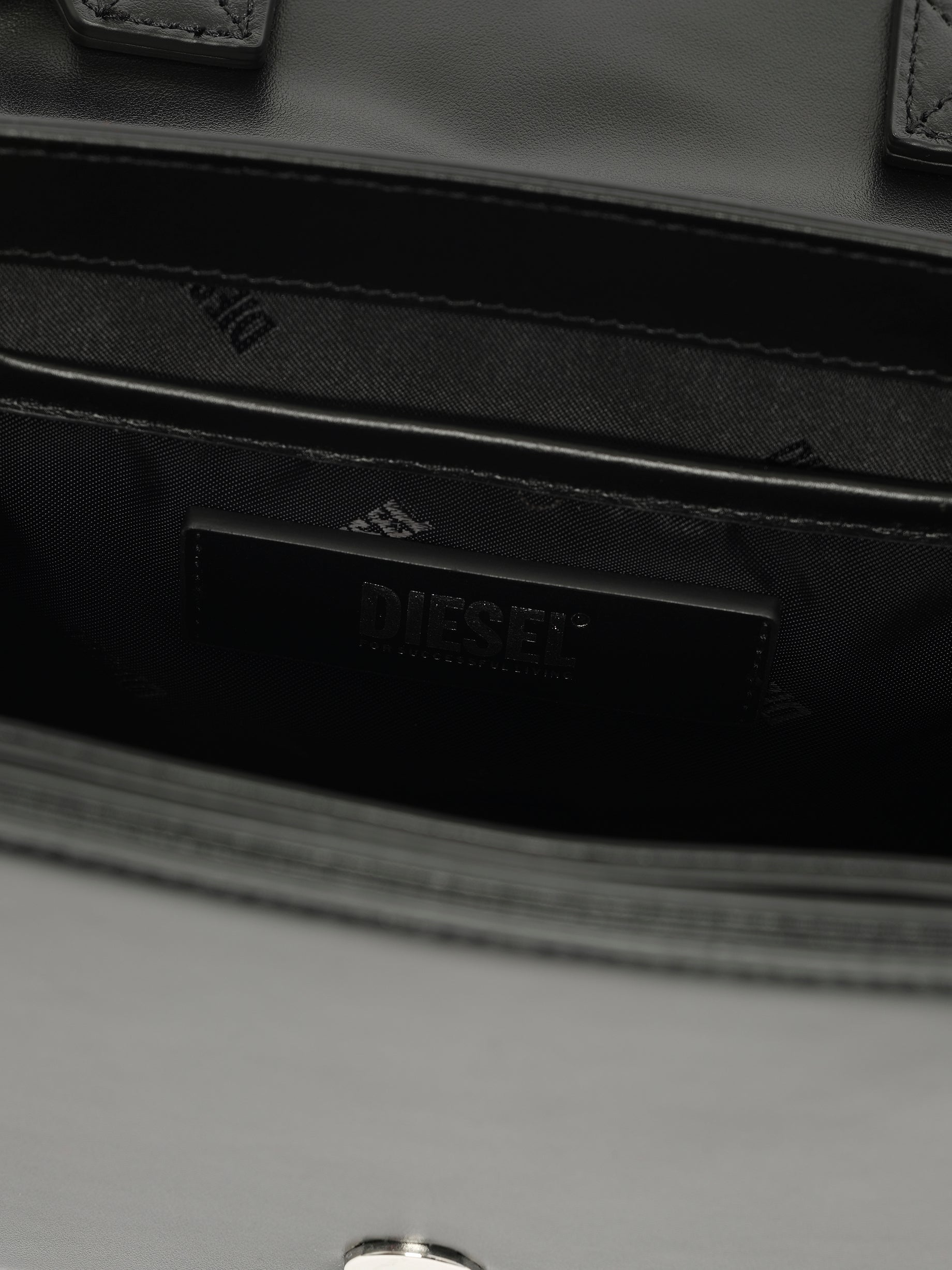 1DR M in Black