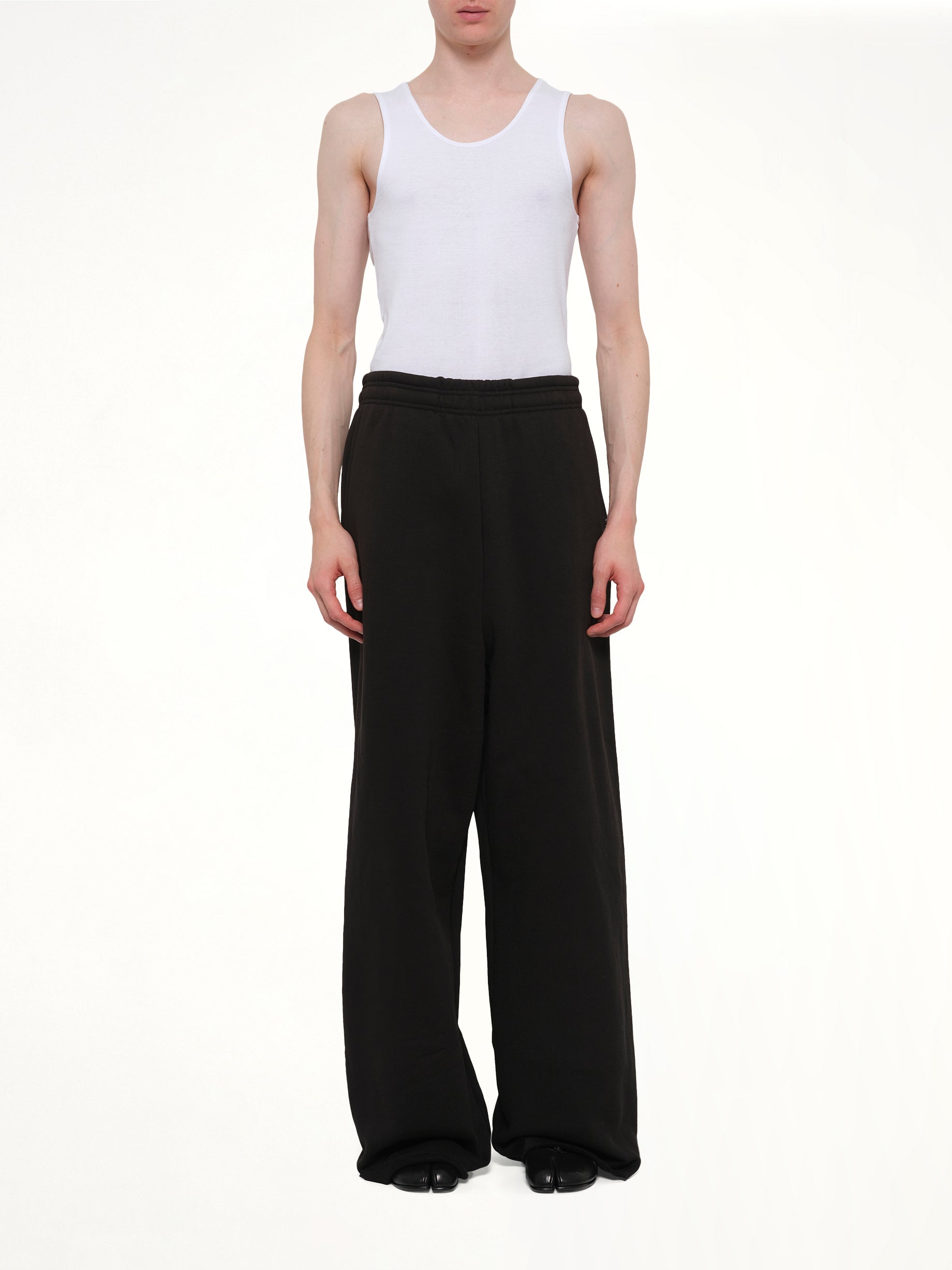 ENTIRE STUDIOS Full Sweatpant in Black Model View from MARAIS