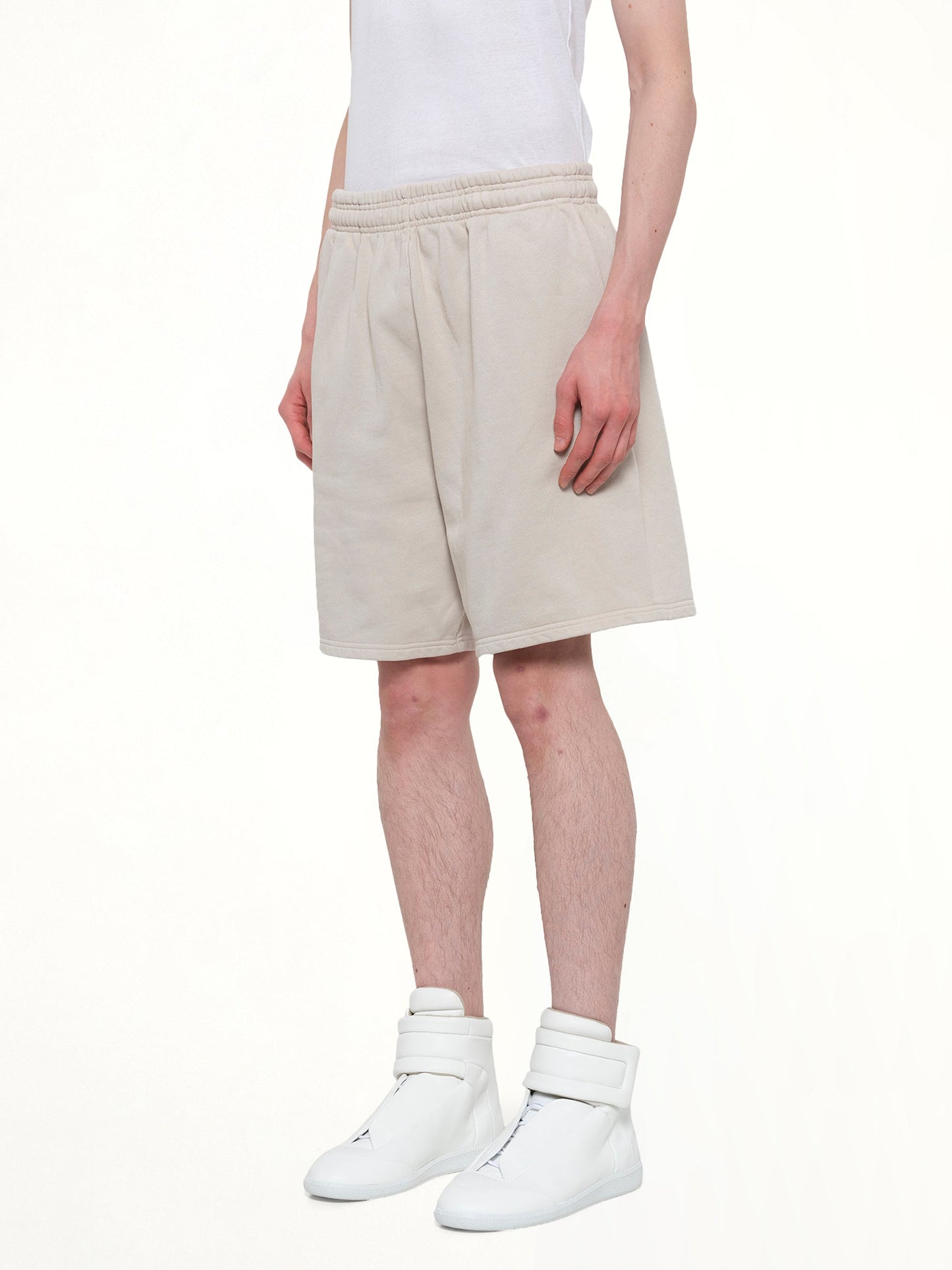 Standard Sweatshort in Off White