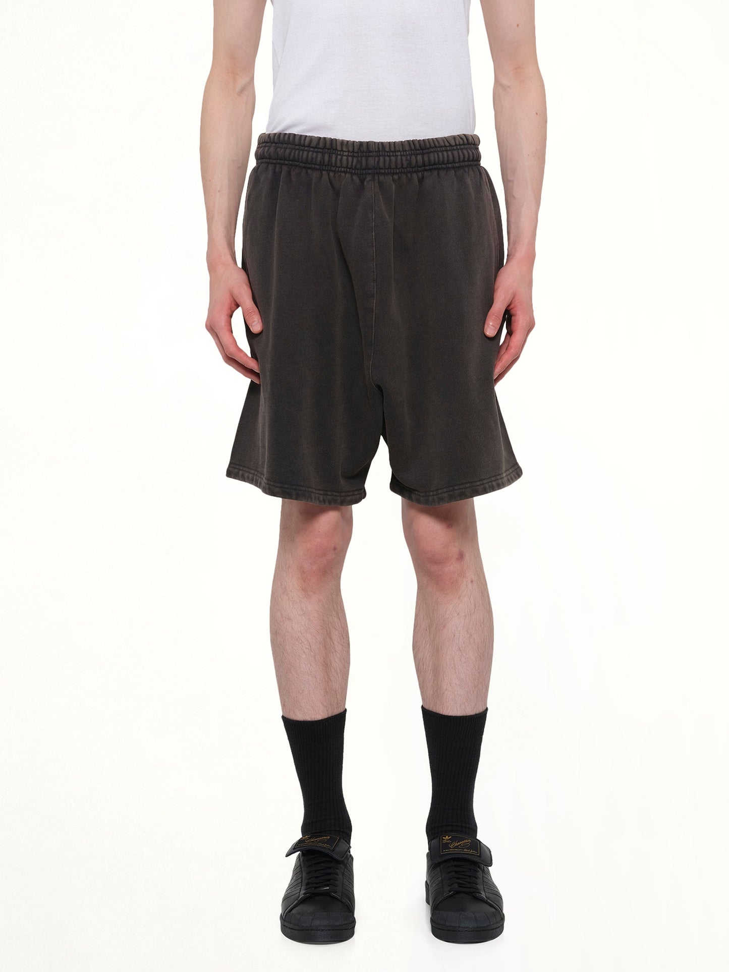 Standard Sweatshort in Washed Black
