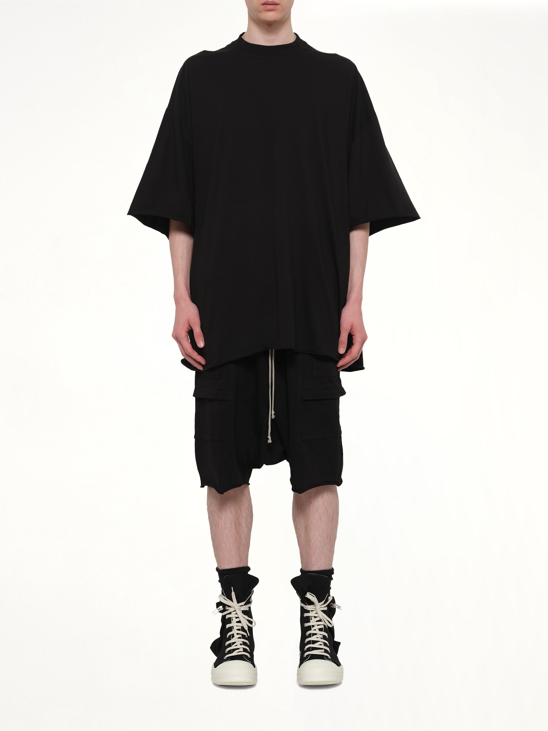 RICK OWENS DRKSHDW Tommy T-Shirt in Black Model View from MARAIS