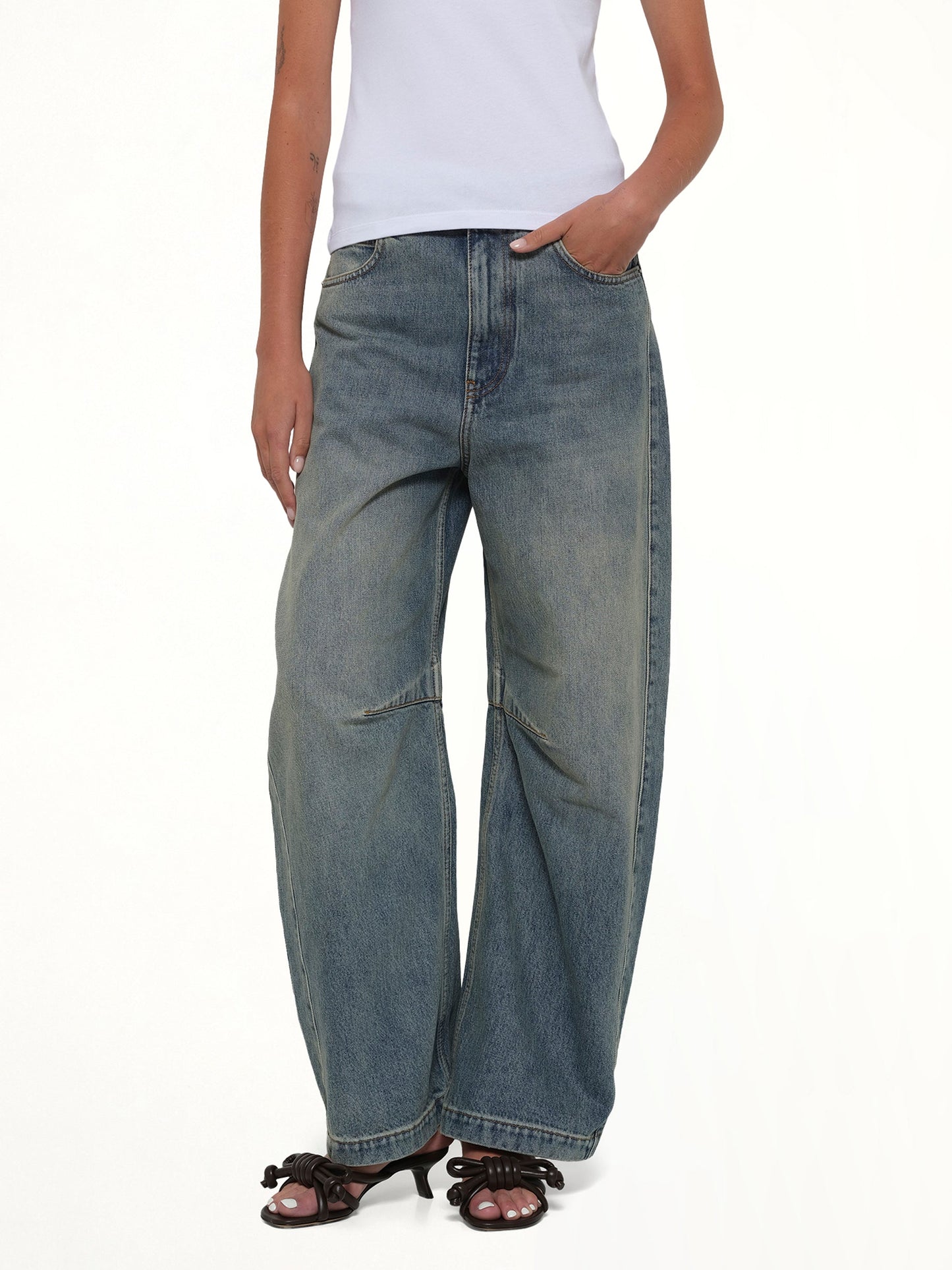 Barrel Jeans in Washed Denim
