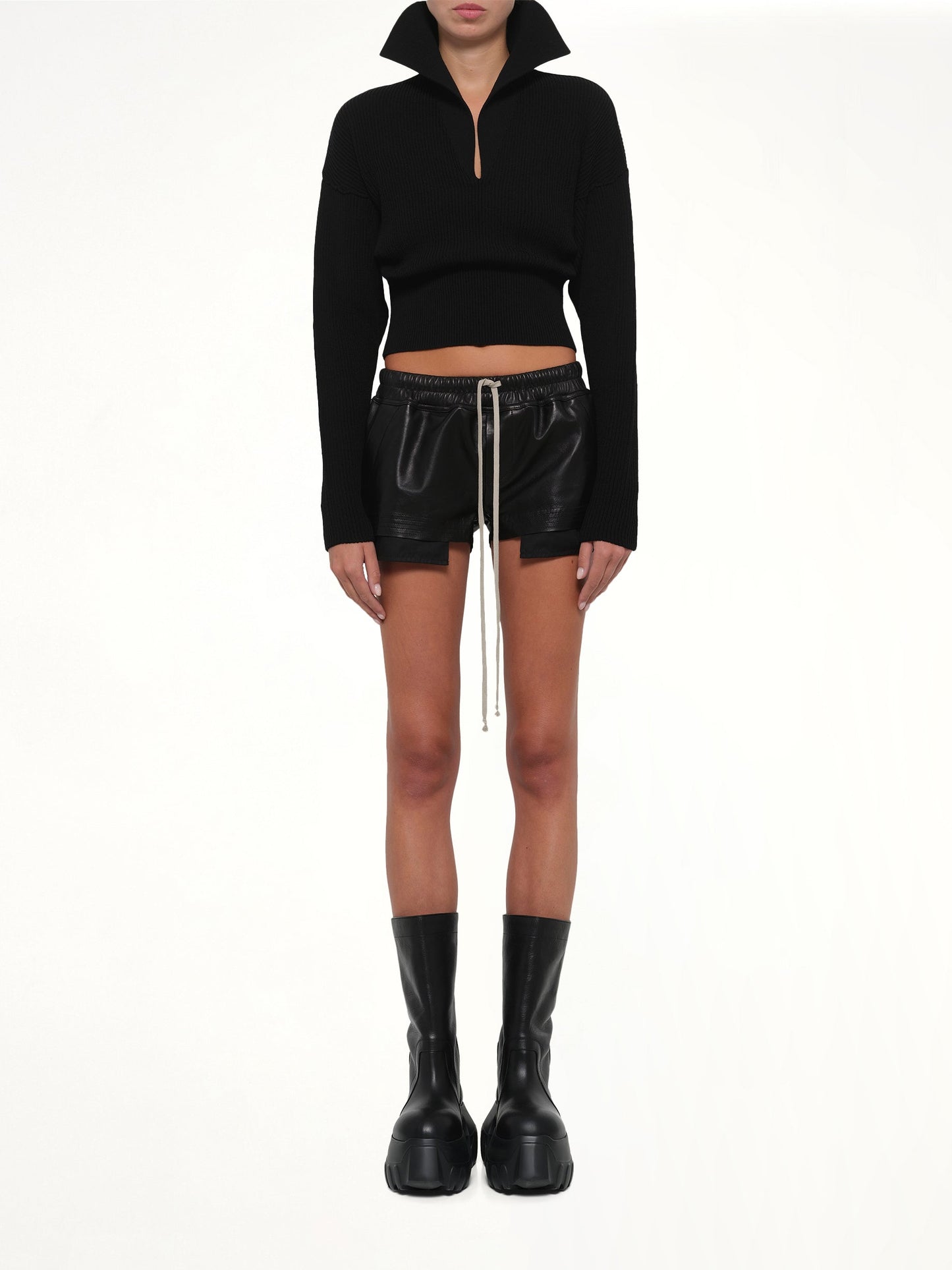 Dracu Cropped V in Black