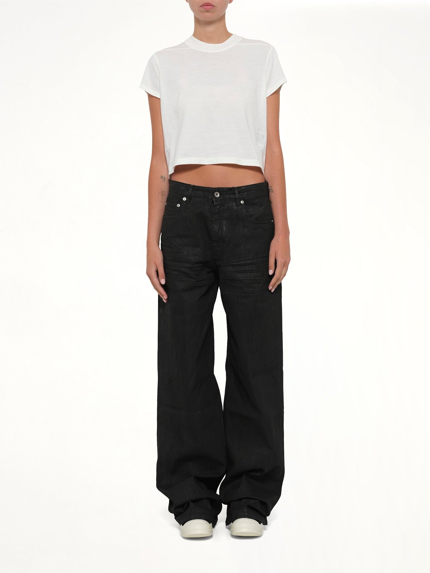 Cropped Small Level T in Milk