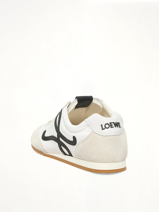 Ballet Runner 2.0 in White/Black